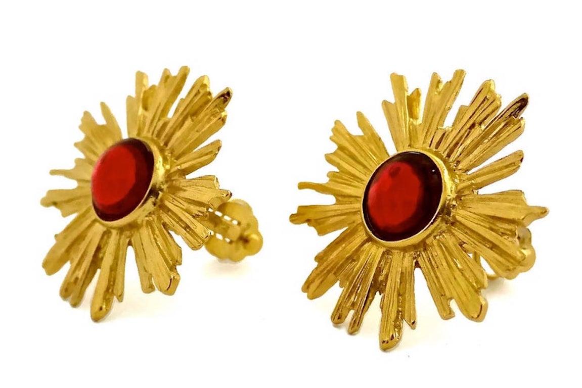 Vintage YSL Yves Saint Laurent Sunburst Ruby Stone Earrings In Excellent Condition For Sale In Kingersheim, Alsace