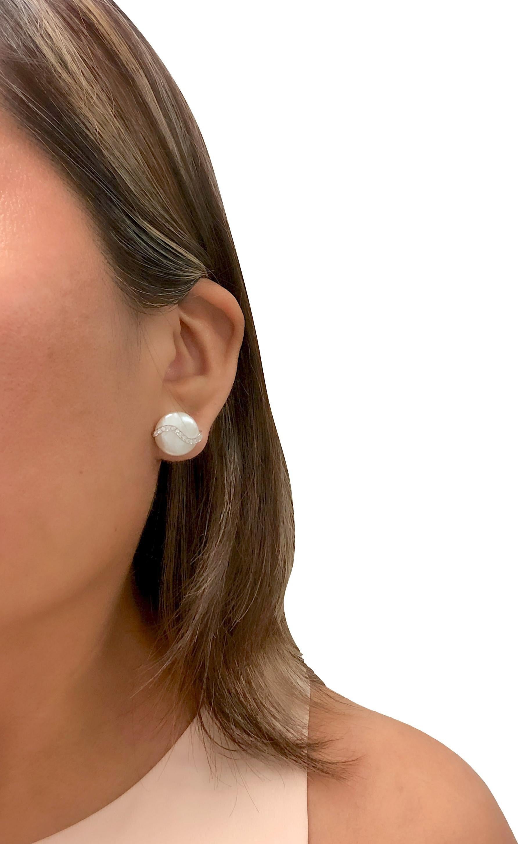 Pendientes Vintage Yvel Biwa Coin Pearl  Oro blanco de 18 quilates + diamantes, perlas de 14,5 mm en venta 3