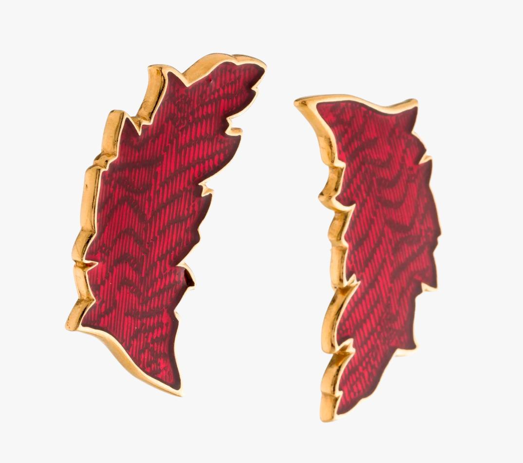 Vintage Yves Saint Lauren RIVE GAUCHE Ohrclips mit Emaille-Blatt-Ohrclips aus bordeaux-Emaille im Zustand „Gut“ im Angebot in New York, NY
