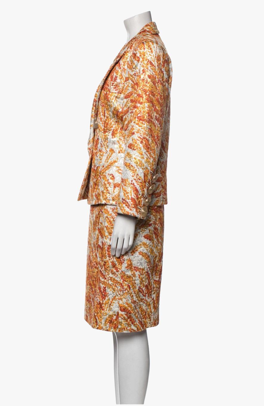 Vintage Yves Saint Lauren Rive Gauche two-piece skirt set. Decorated with metallic effect cereal print in orange and brown hues. Gold tone button closure.

Additional information:
Composition: 92% Cotton, 8% Metal; Lining 60% Acetate, 40%