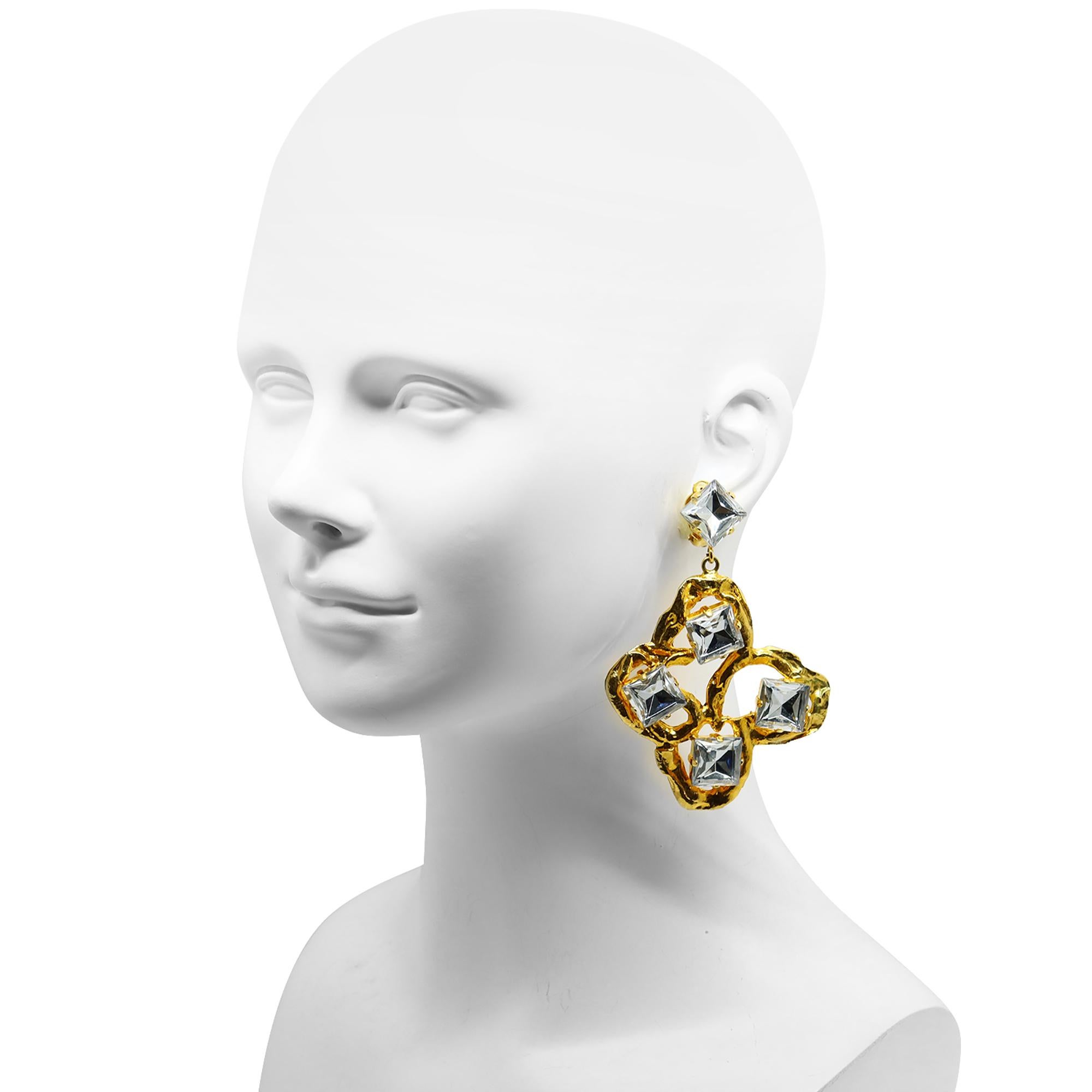 Artista Yves Saint Lauren YSL d'oro d'epoca  Couture con grandi cristalli, circa anni '80 in vendita