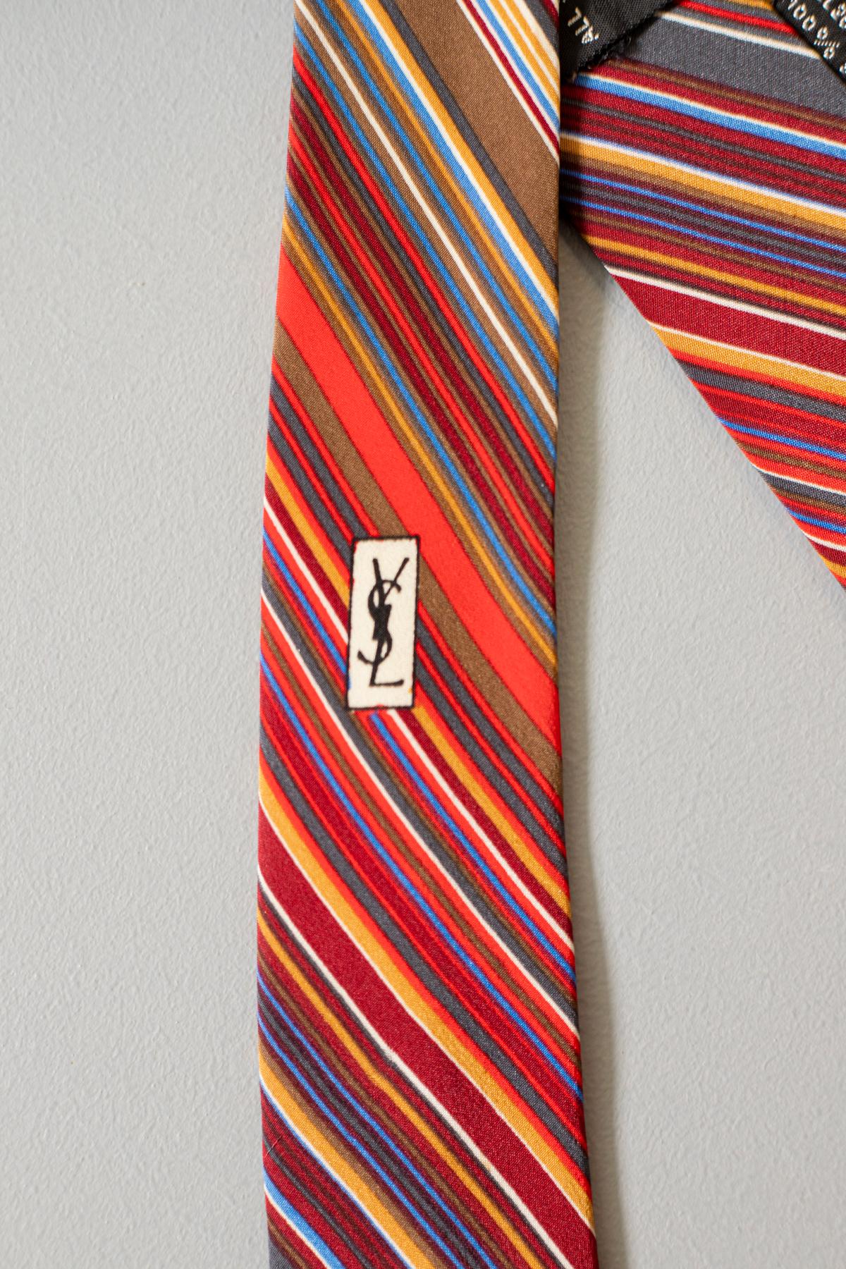 Vintage Yves Saint Laurent 100% silk elegant tie  In Good Condition In Milano, IT