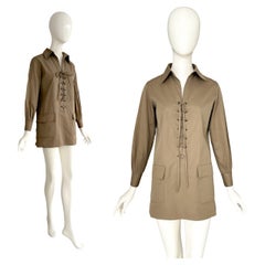 Minivestido vintage Yves Saint Laurent 1968 caqui de algodón Safari con detalle de cordones