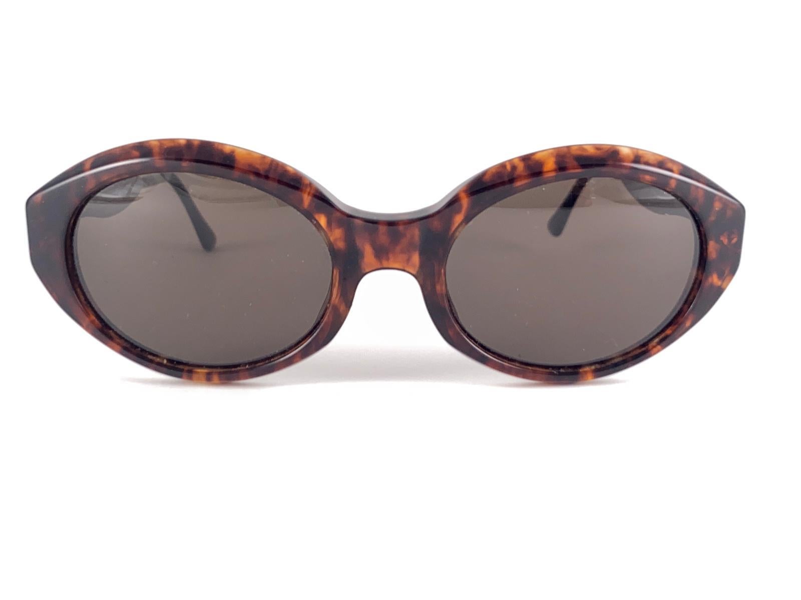 Lunettes de soleil vintage Yves Saint Laurent 6556 YSL Oval Tortoise 1980 France en vente 3