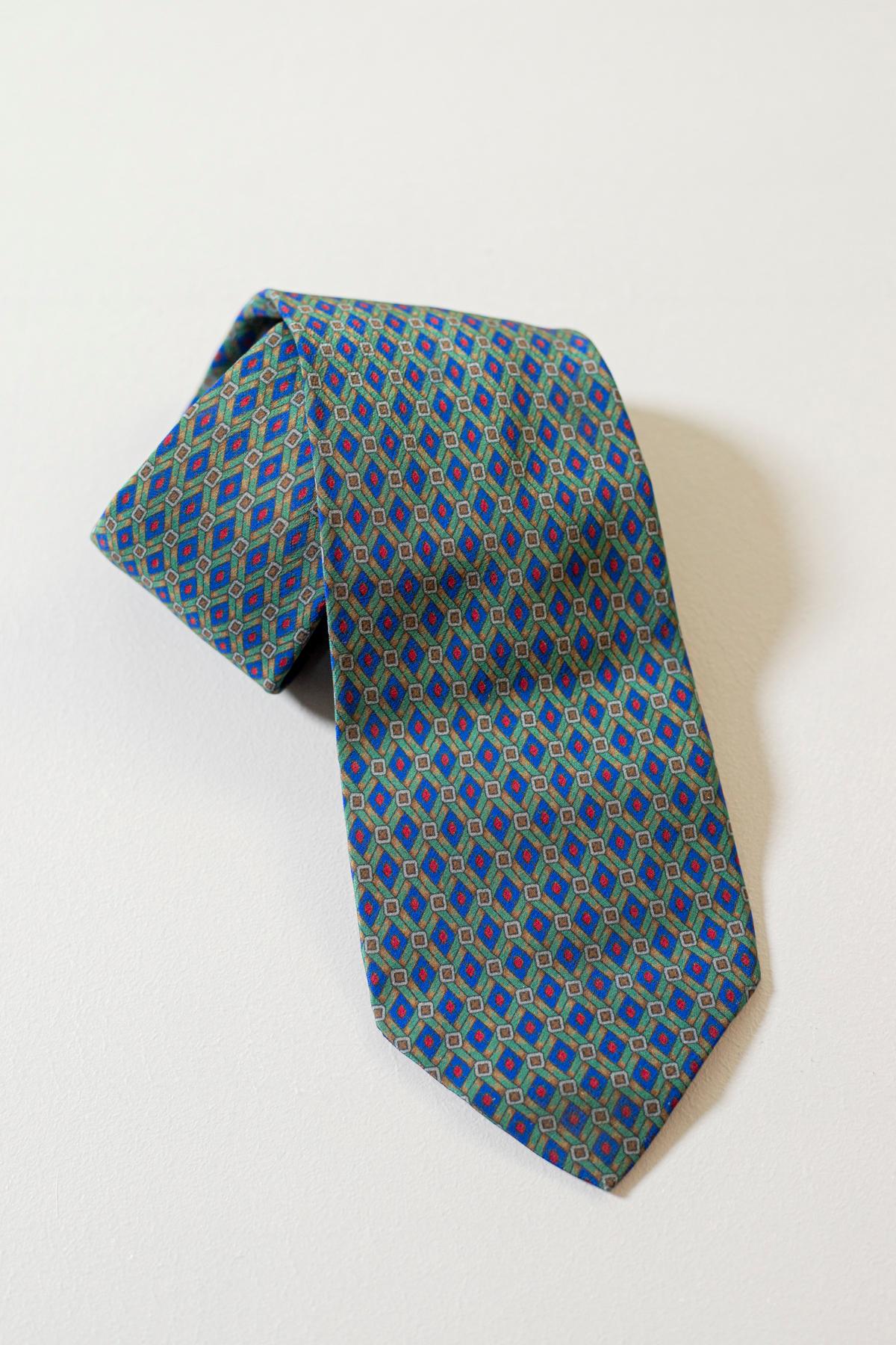Yves Saint Laurent - Cravate vintage entièrement en soie en vente 2