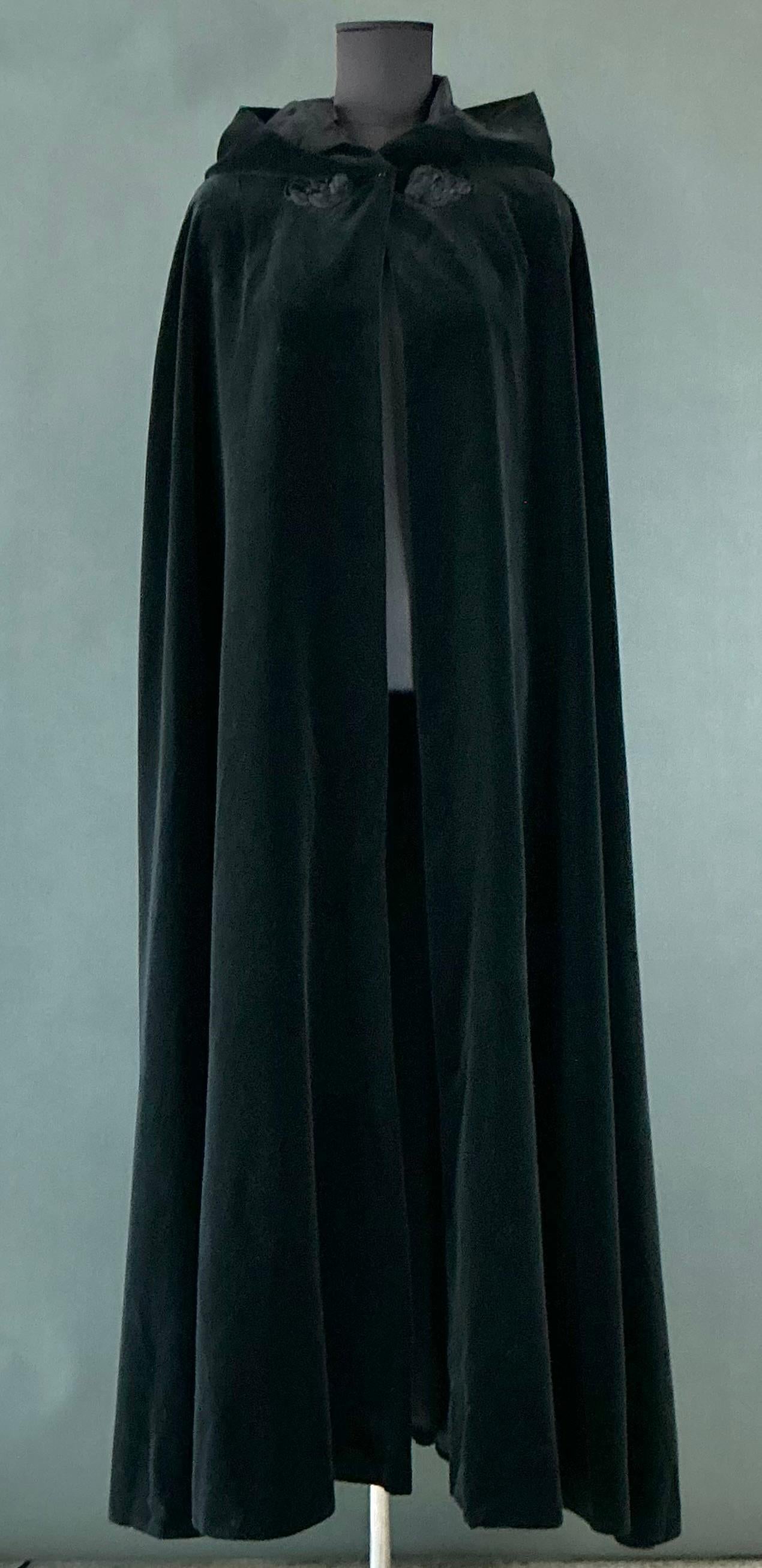 Vintage Yves Saint Laurent Black Velvet Hooded Cape In Good Condition For Sale In Lake Worth Beach, FL