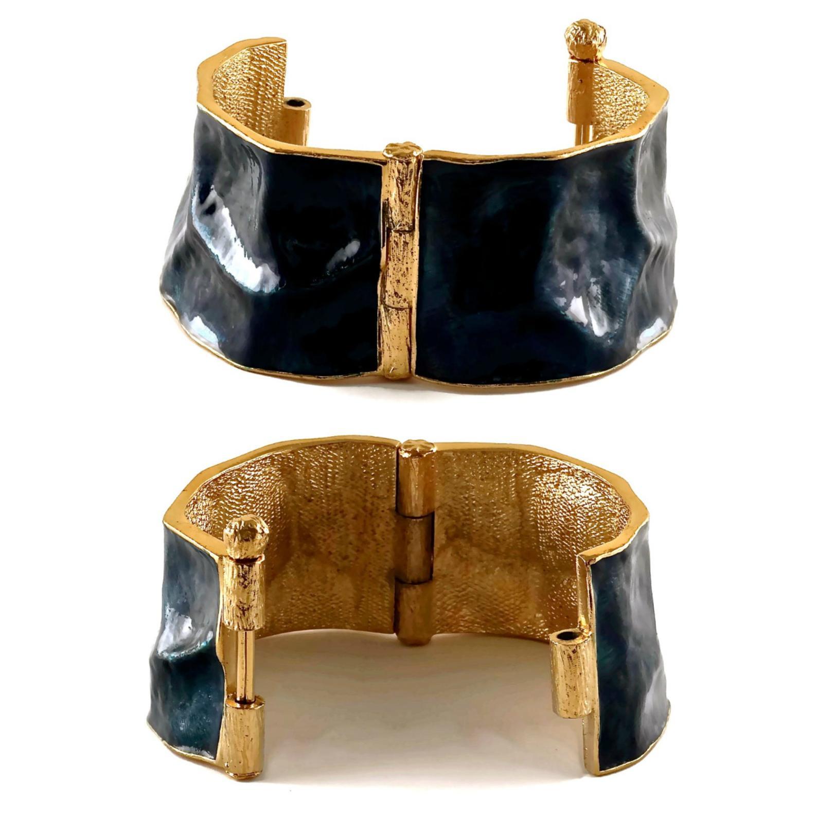 Vintage YVES SAINT LAURENT by Robert Goossens Wrinkled Enamel Cuff Bracelet In Excellent Condition In Kingersheim, Alsace