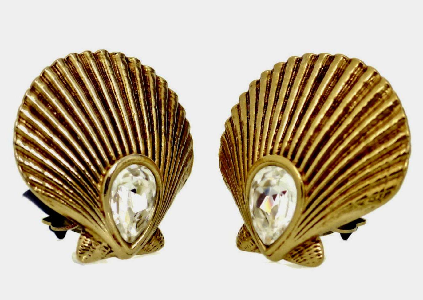 Vintage Yves Saint Laurent Clam Shell Rhinestone Earrings In Excellent Condition In Kingersheim, Alsace