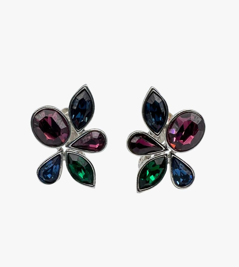 Vintage Yves Saint Laurent Clip-on Earrings made of multi-colored crystals in a silver-tone frame

Marked. 

Length – 3,3 cm

Condition – very good


........Additional information ........

- Photo might be slightly different from actual item in