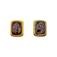 Yves Saint Laurent Boucles d'oreilles vintage rouge profond Pate de Verre, années 1980