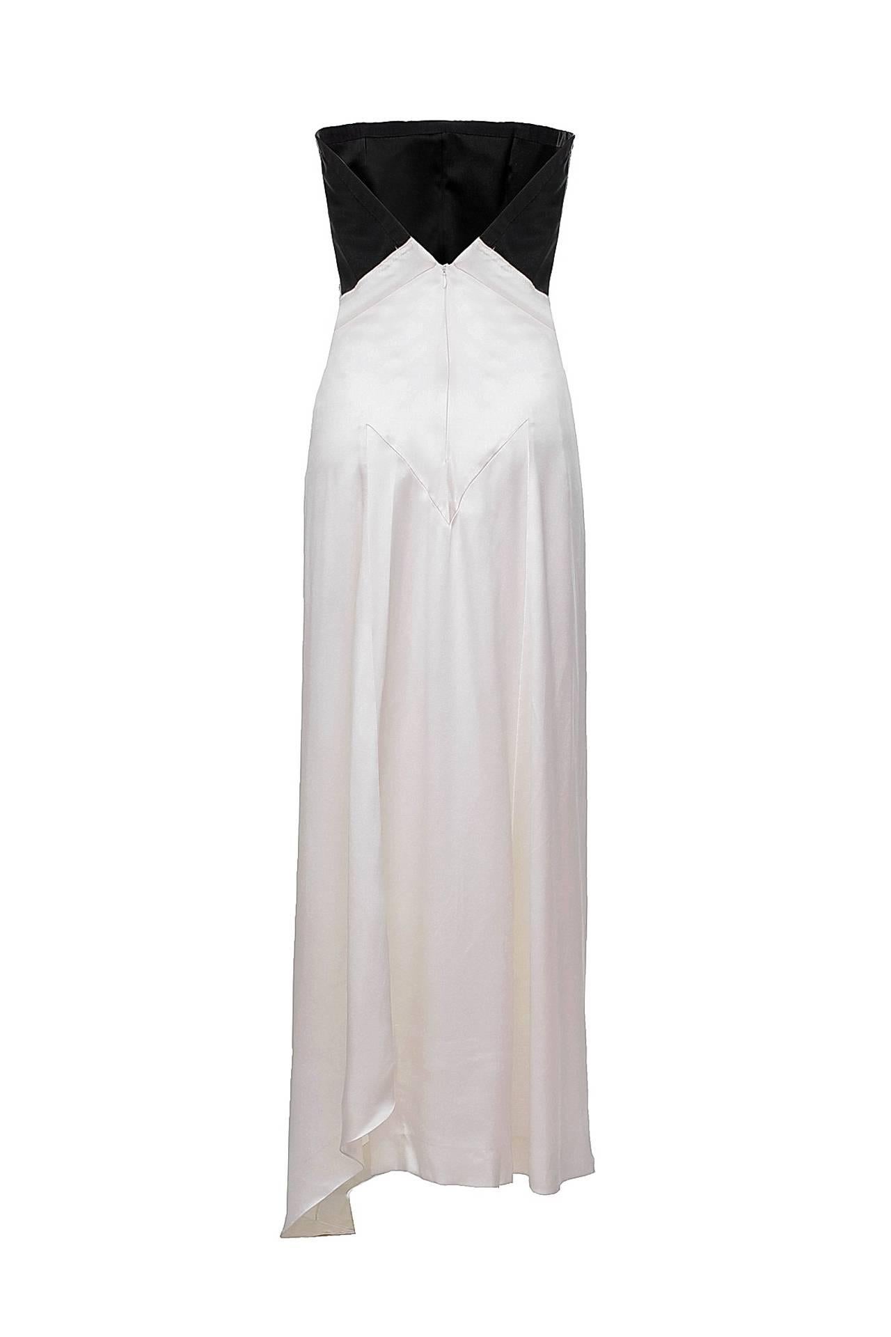 Vintage Yves Saint Laurent Evening Gown

FR Size 38

100% Silk

Excellent condition