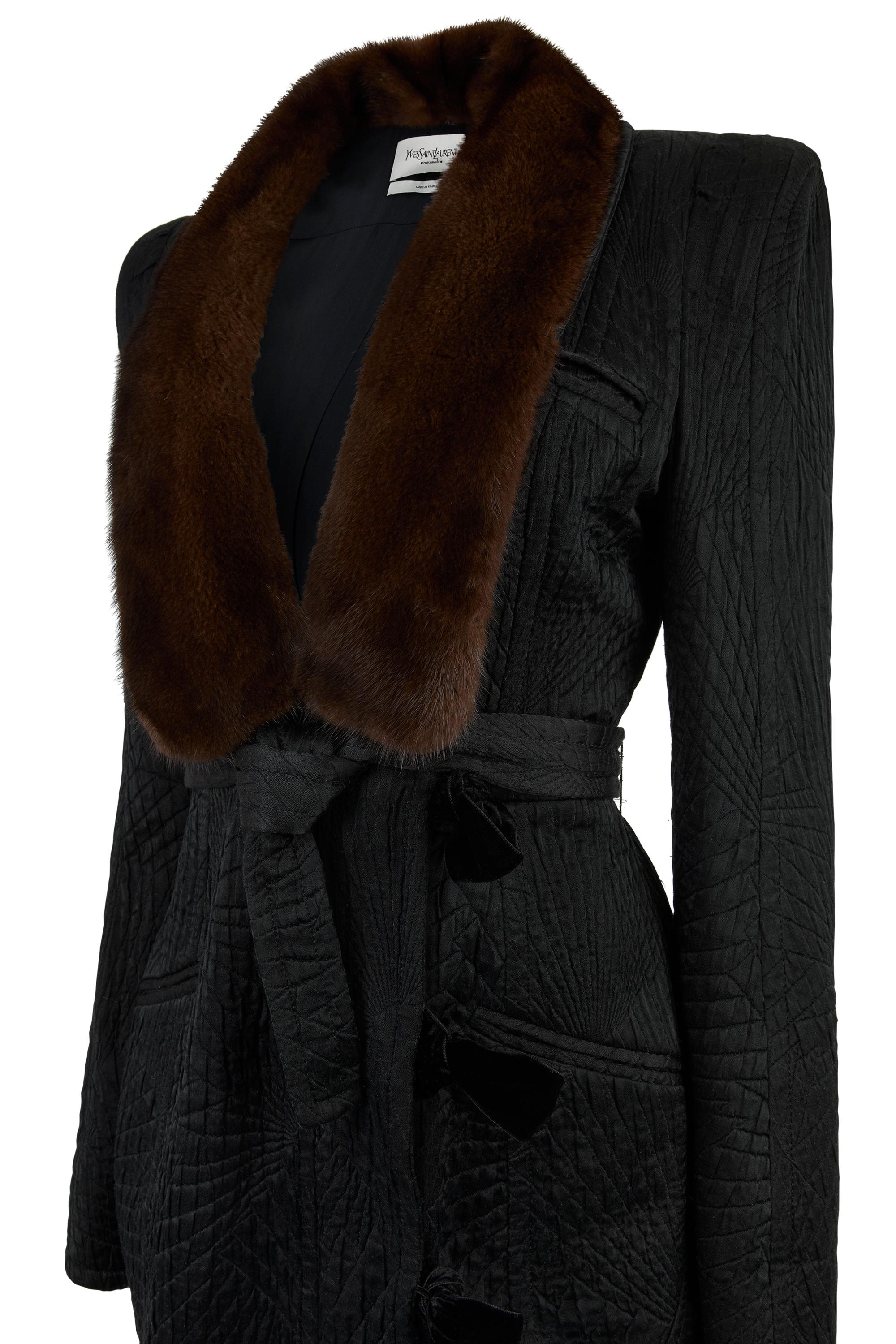 Nero Vintage Yves Saint Laurent A/I 2004 Cappotto Longline in Lana e Seta Nera in vendita