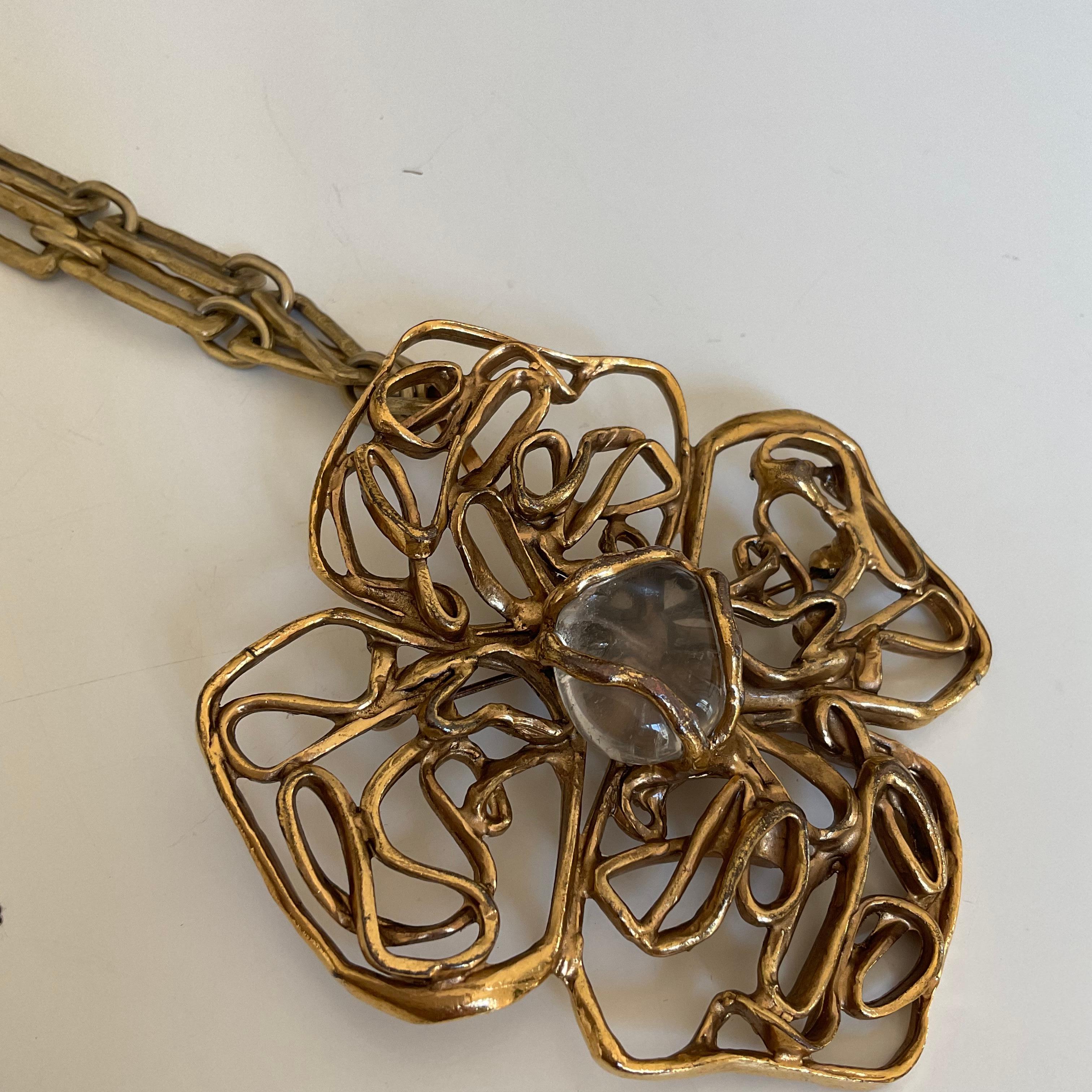 Vintage YVES SAINT LAURENT 70's Flower Brooch/Necklace In Good Condition For Sale In PARIS, FR