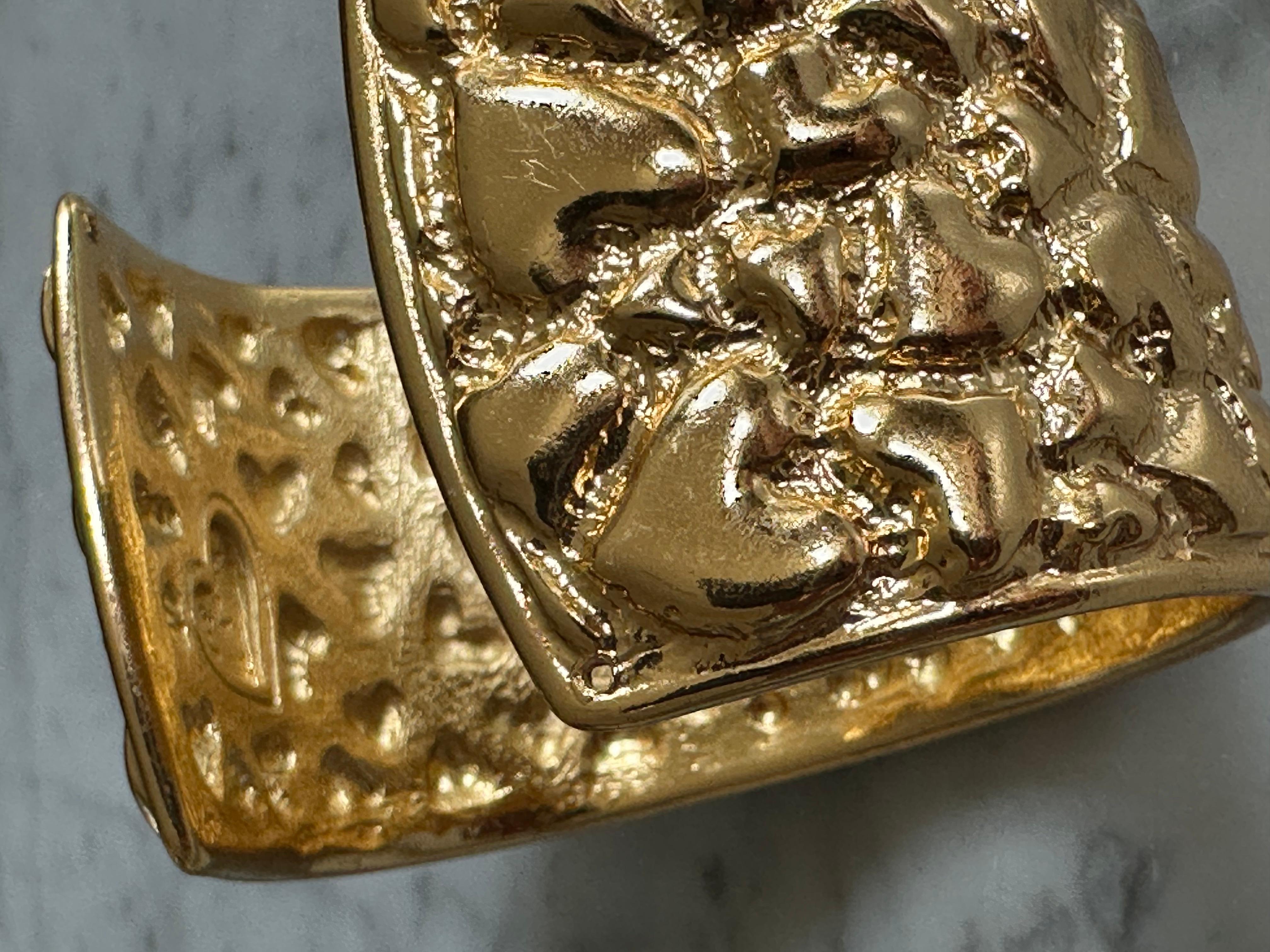Vintage Yves Saint Laurent Gilded Heart Hammered Cuff Bracelet, 1980s In Good Condition For Sale In Hamburg, DE