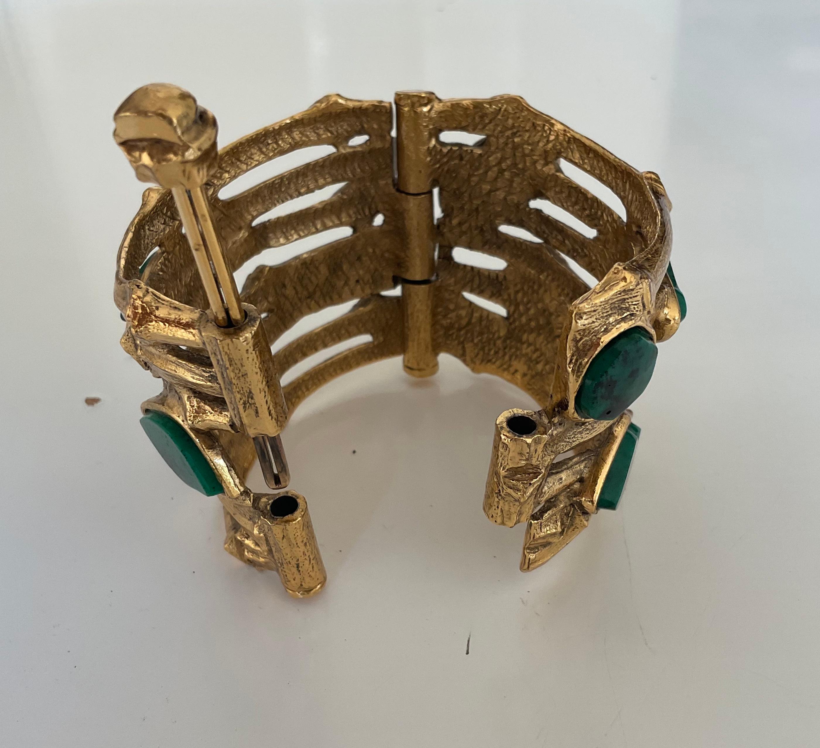 Vintage YVES SAINT LAURENT 70's Gold & Green Stones Cuff In Excellent Condition For Sale In PARIS, FR