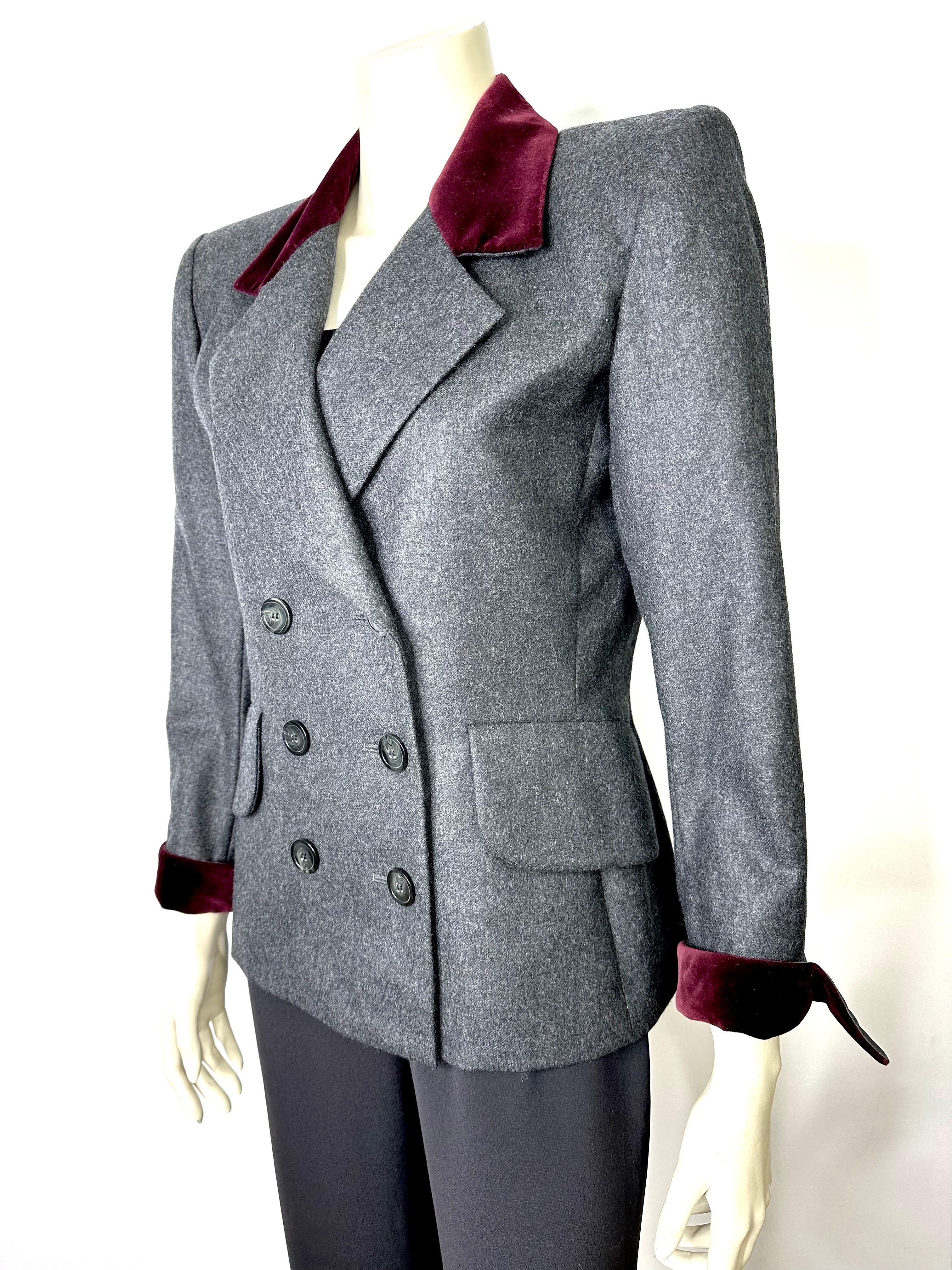 Vintage Yves saint Laurent grey wool blazer from 1990 For Sale 6