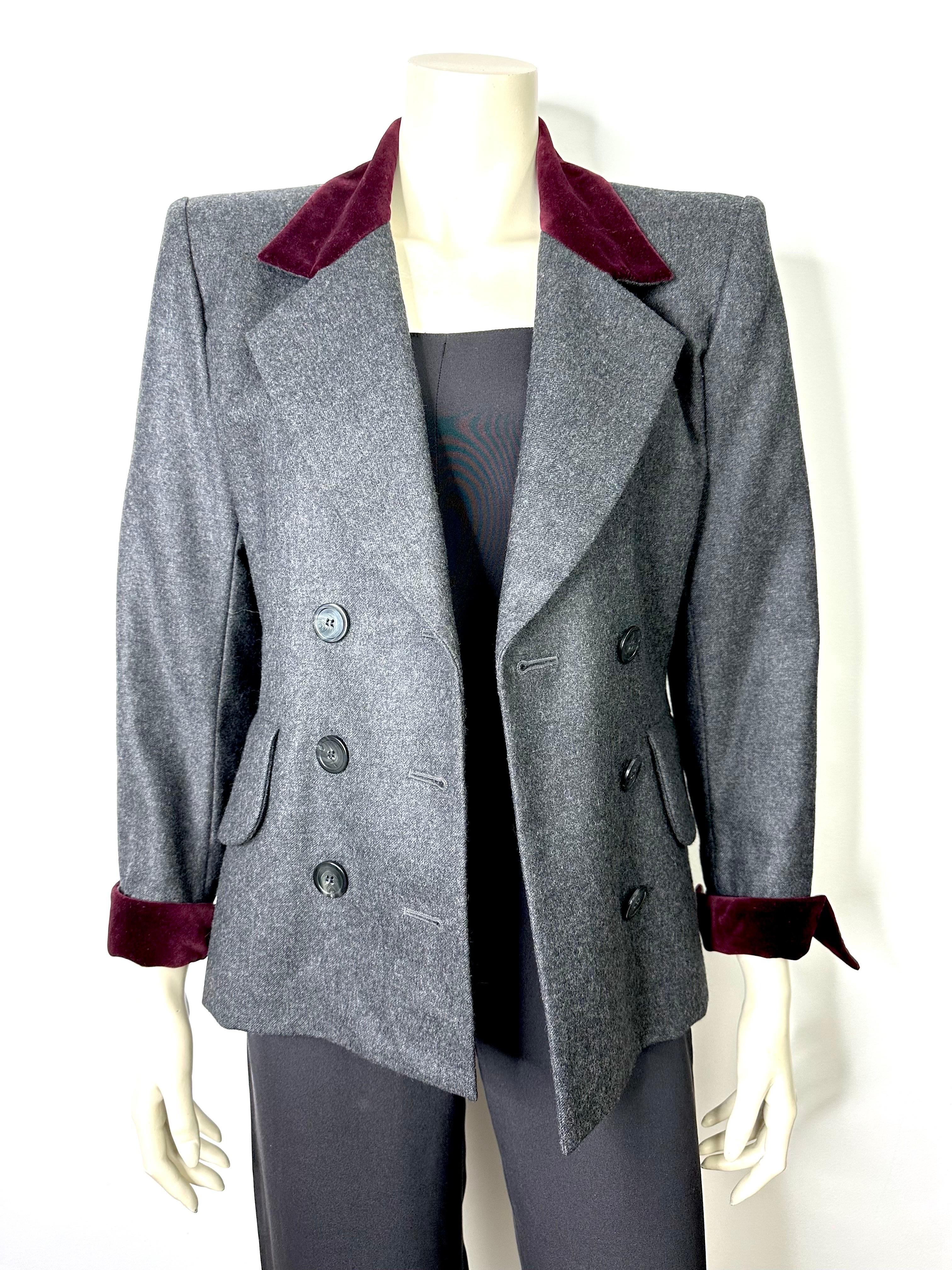 Vintage Yves saint Laurent grey wool blazer from 1990 For Sale 7