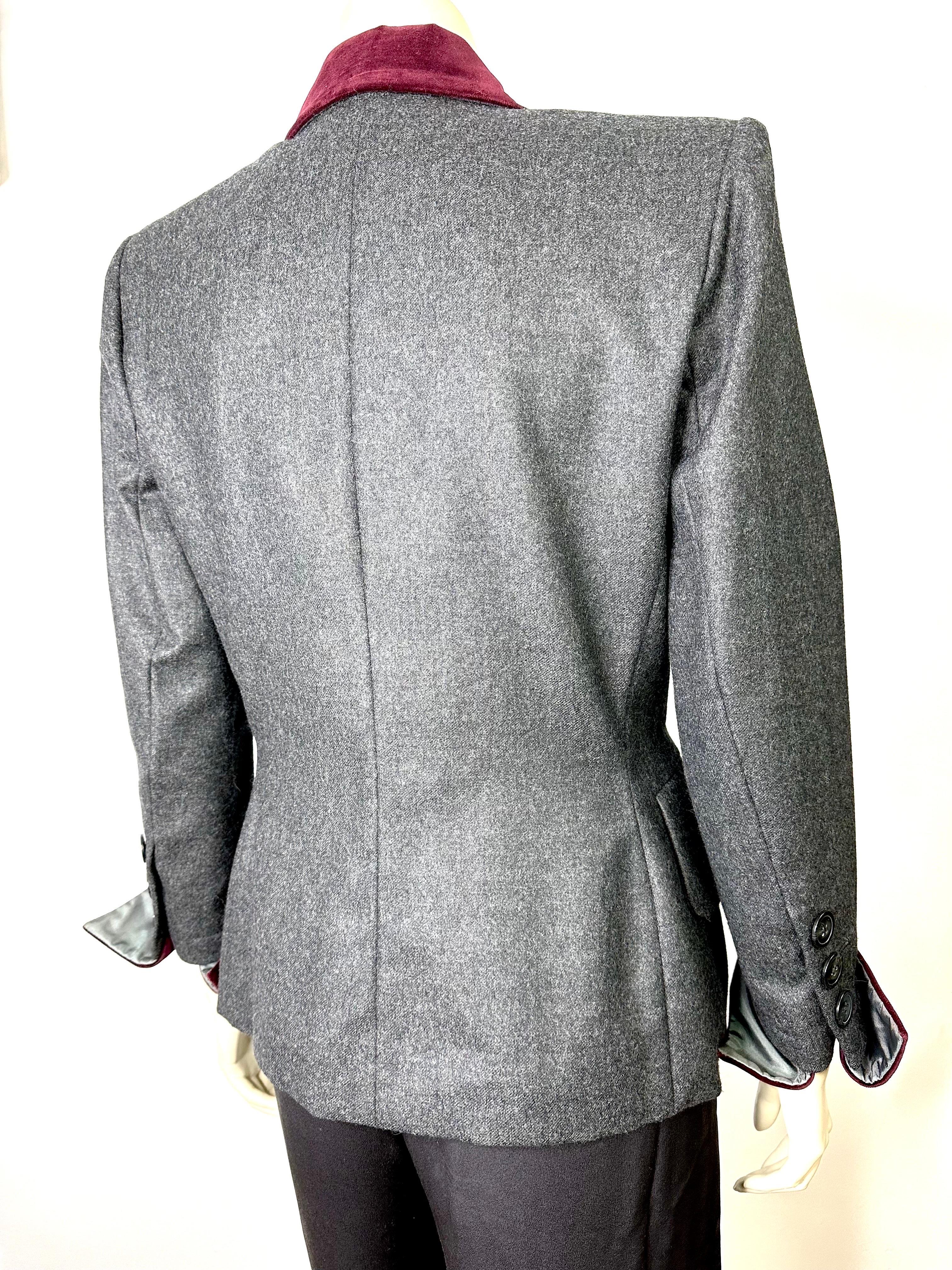 Vintage Yves Saint Laurent blazer en laine grise de 1990 en vente 2
