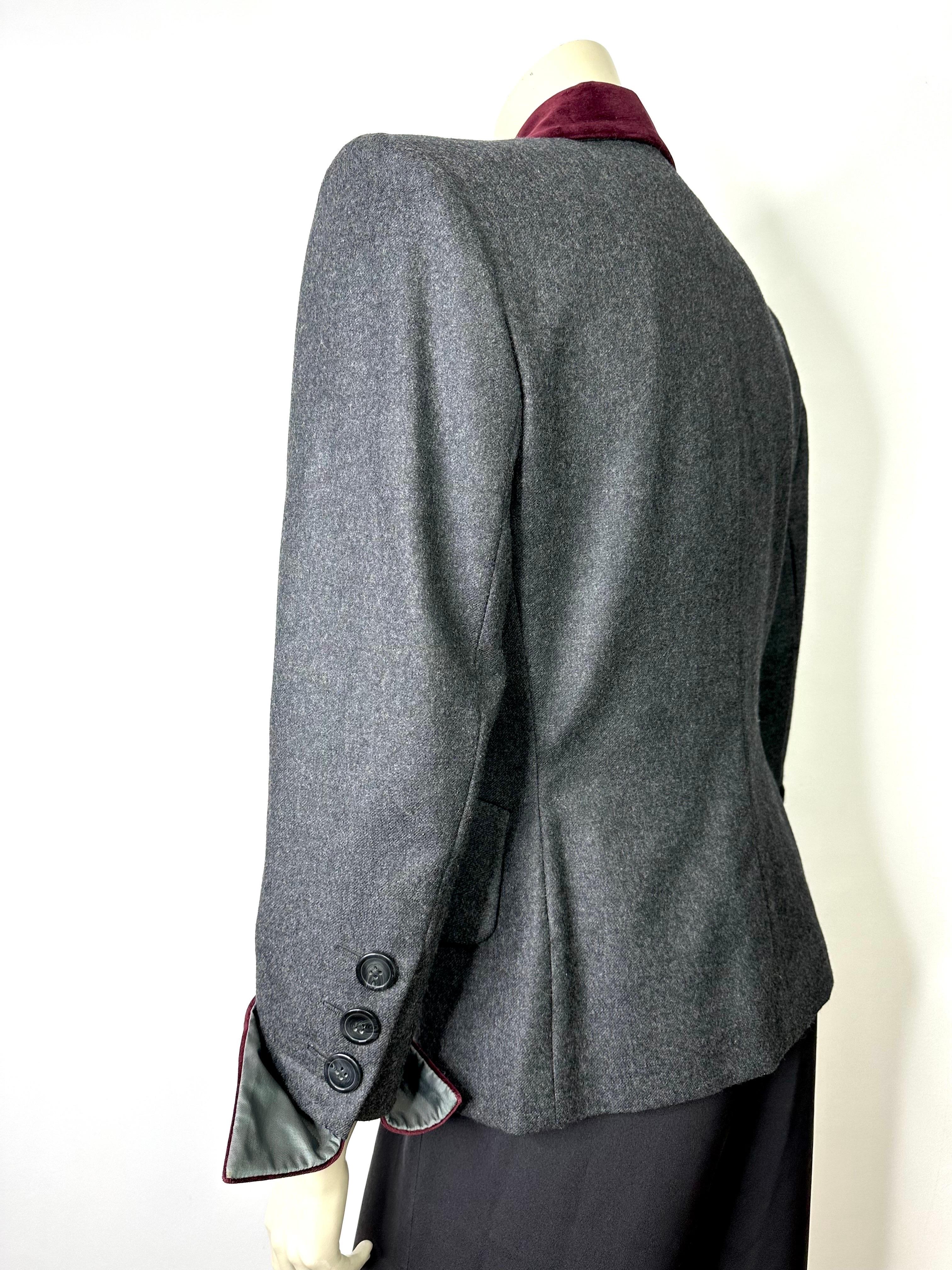 Vintage Yves saint Laurent grey wool blazer from 1990 For Sale 4