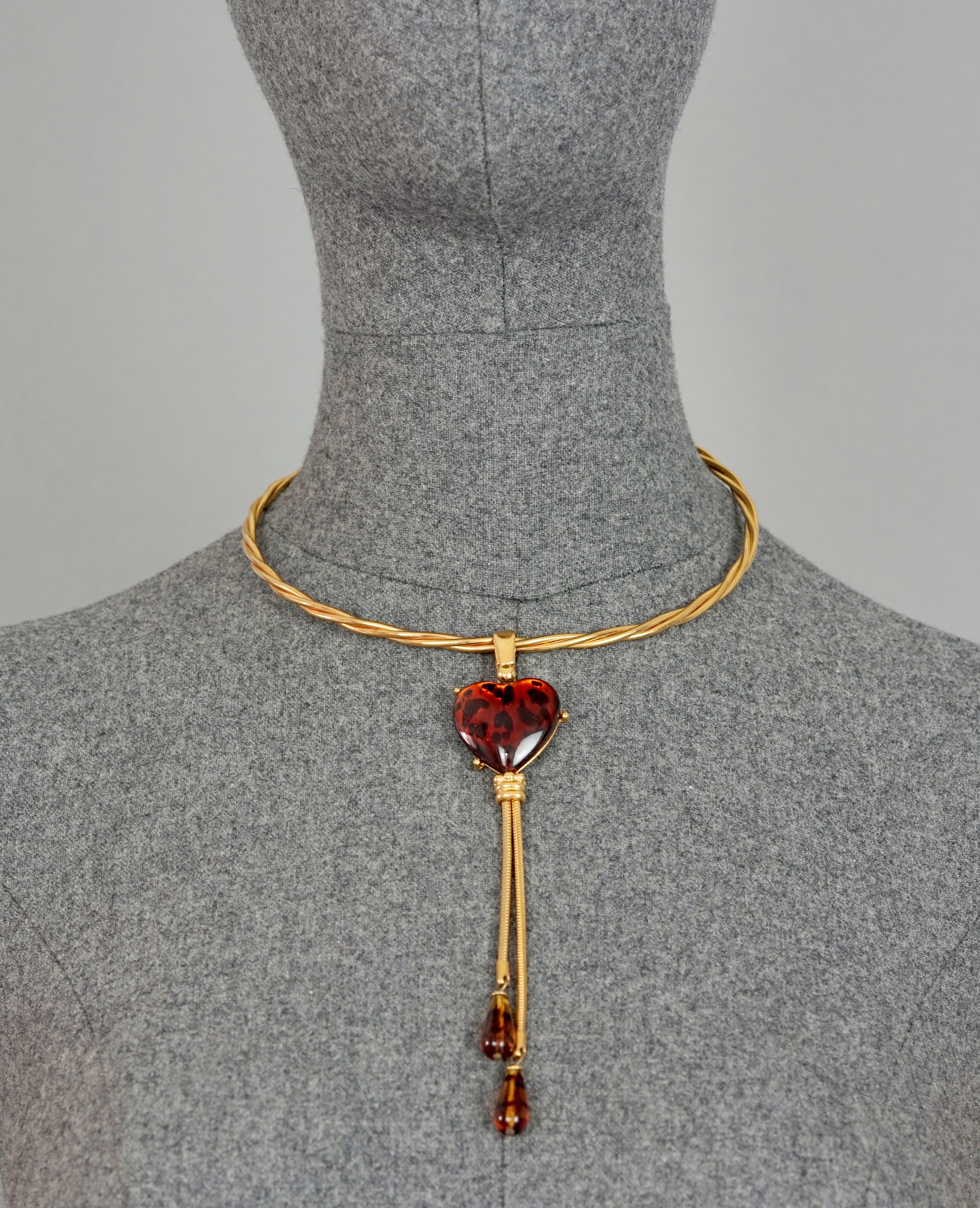 Vintage YVES SAINT LAURENT Heart Leopard Lariat Necklace

Measurements:
Pendant Height: 5.70 inches (14.5 cm)
Choker Circumference: 15.74 inches (40 cm) includes opening

Features:
- 100% Authentic YVES SAINT LAURENT.
- 3 Twisted wire rigid