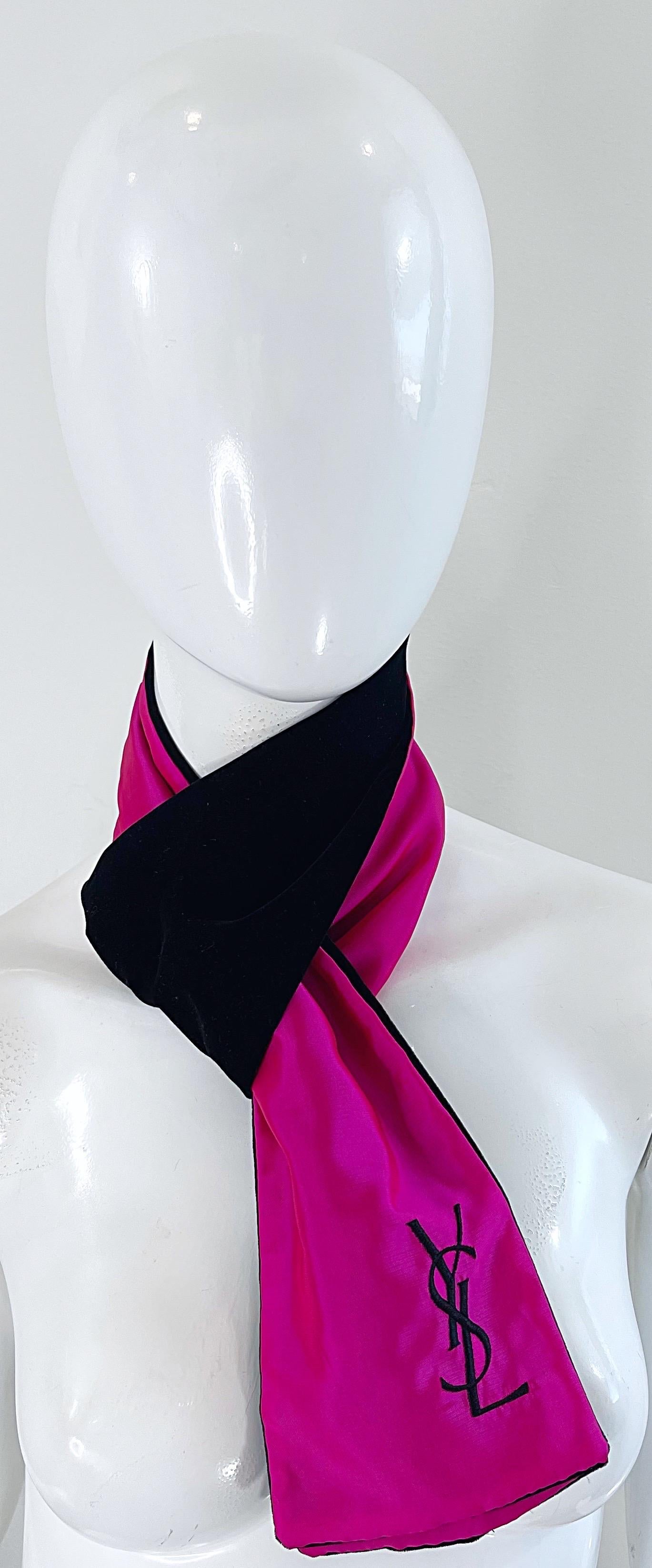 Vintage Yves Saint Laurent Stola-Schal aus rosa Seide und schwarzem Samt mit Logo im Angebot 5