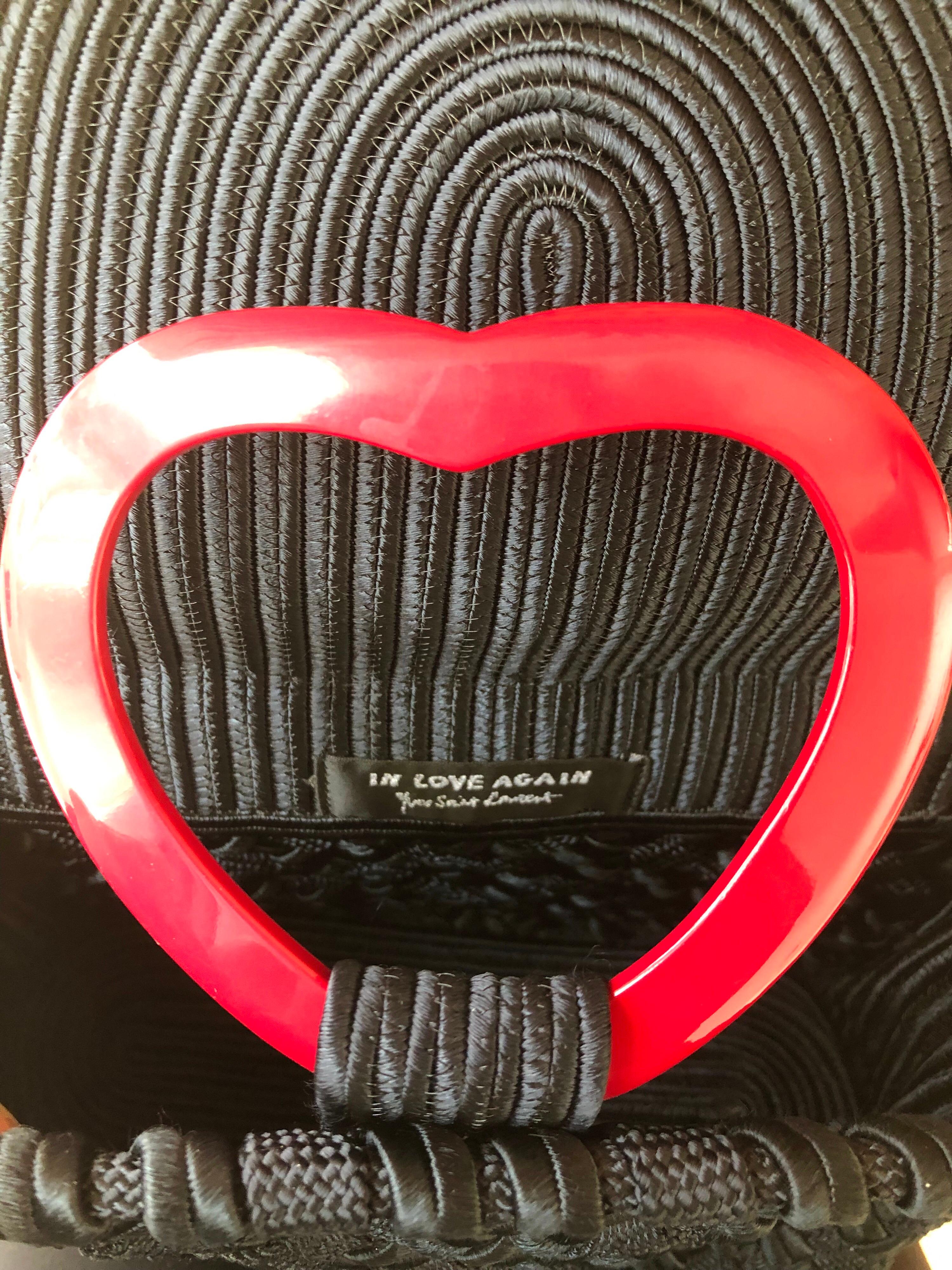 Yves Saint Laurent - Sac à main vintage « In Love Again » avec poignée en forme de cœur, rouge et noir, YSL Excellent état - En vente à Boca Raton, FL