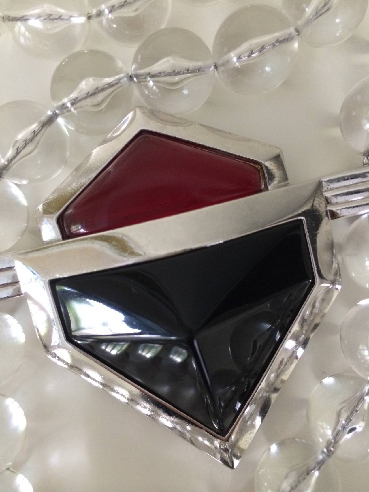 Yves Saint Laurent, collier vintage en perles de Lucite et verre géométrique Pour femmes en vente