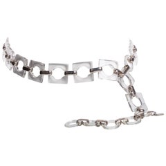 Yves Saint Laurent Quadratische Silber-Gürtel-Halskette aus Lucite