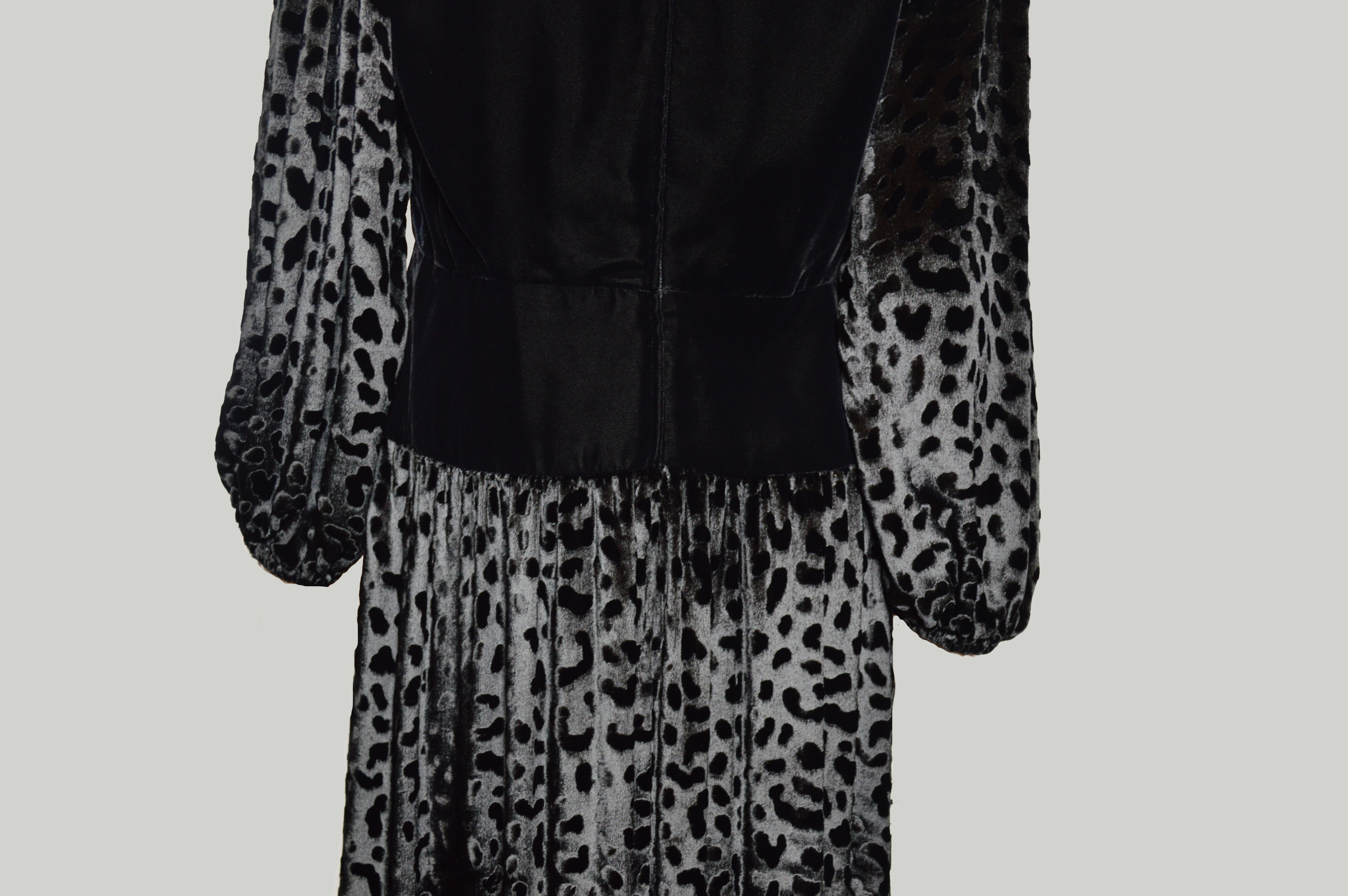 Vintage Yves Saint Laurent Maxi-Demi-Couture-Samtkleid aus Samt, 1980er Jahre  im Zustand „Gut“ im Angebot in New York, NY