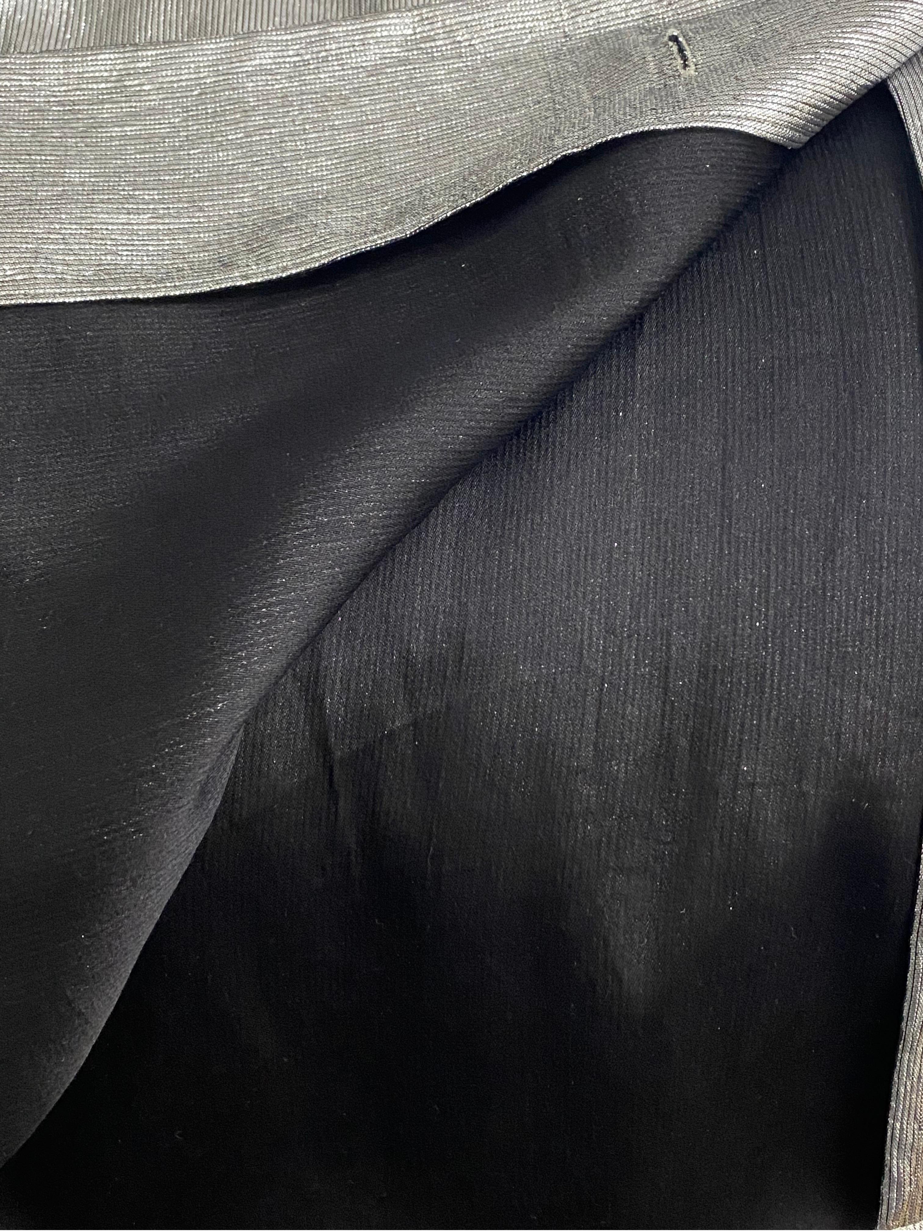 Chemisier vintage Yves Saint Laurent argenté avec large ceinture plissée YSL en vente 5