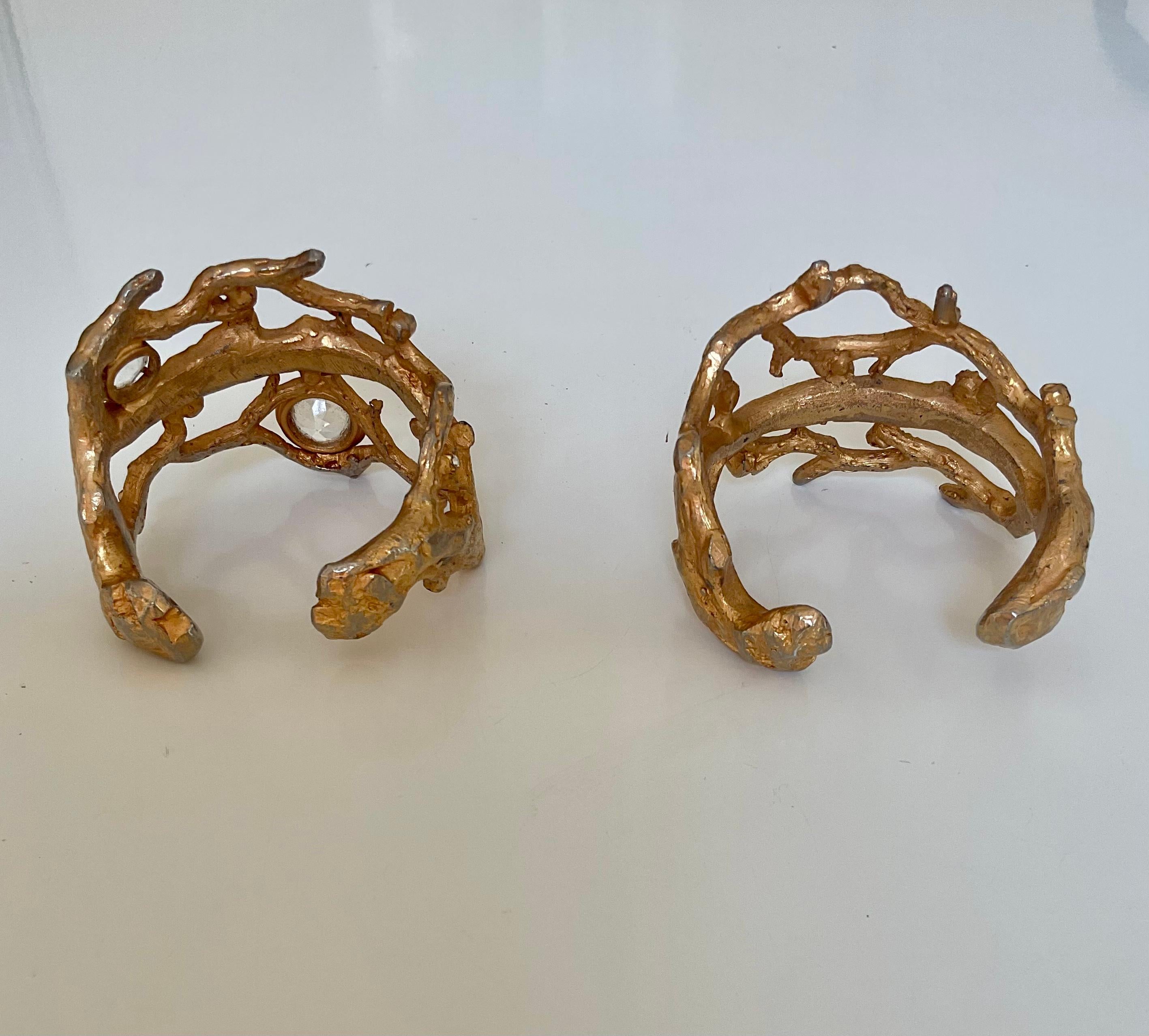 Vintage YVES SAINT LAURENT 70's Haute Couture Pair of Gold Cuff In Good Condition For Sale In PARIS, FR
