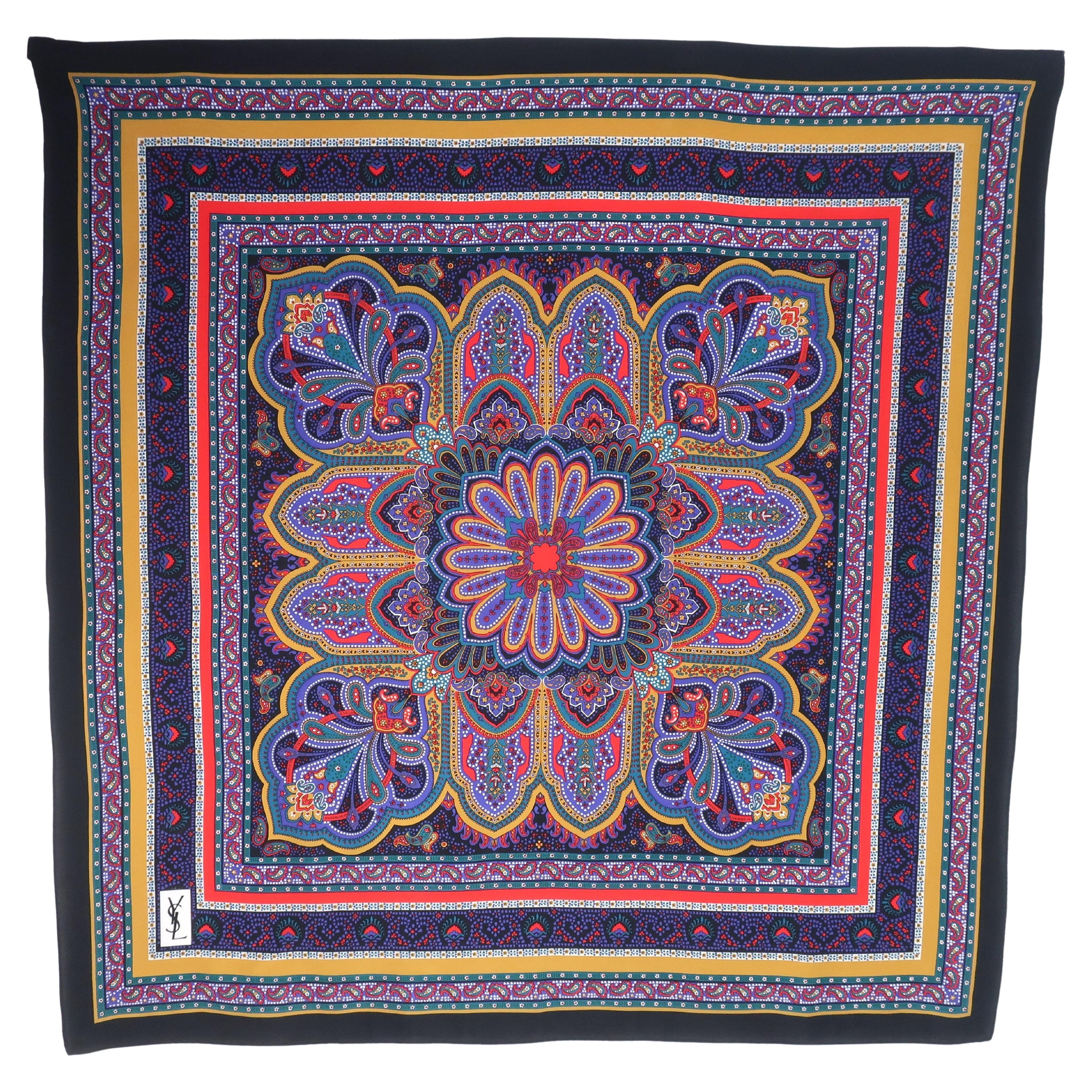 Sciarpa in seta stile paisley di Yves Saint Laurent
