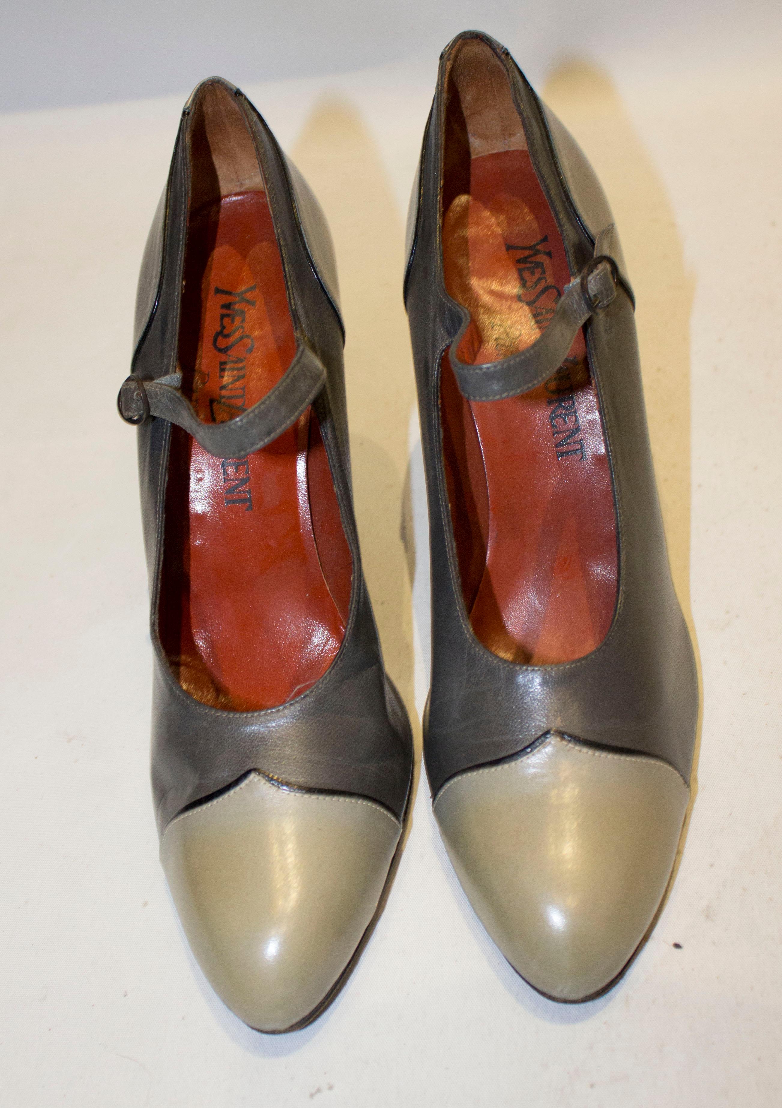 A chic pair of grey leather shoes by Yves Saibnt Laurent Paris. The shoes are in two shades of grey, style 008, size 38 1/2  and have a 4'' heel.