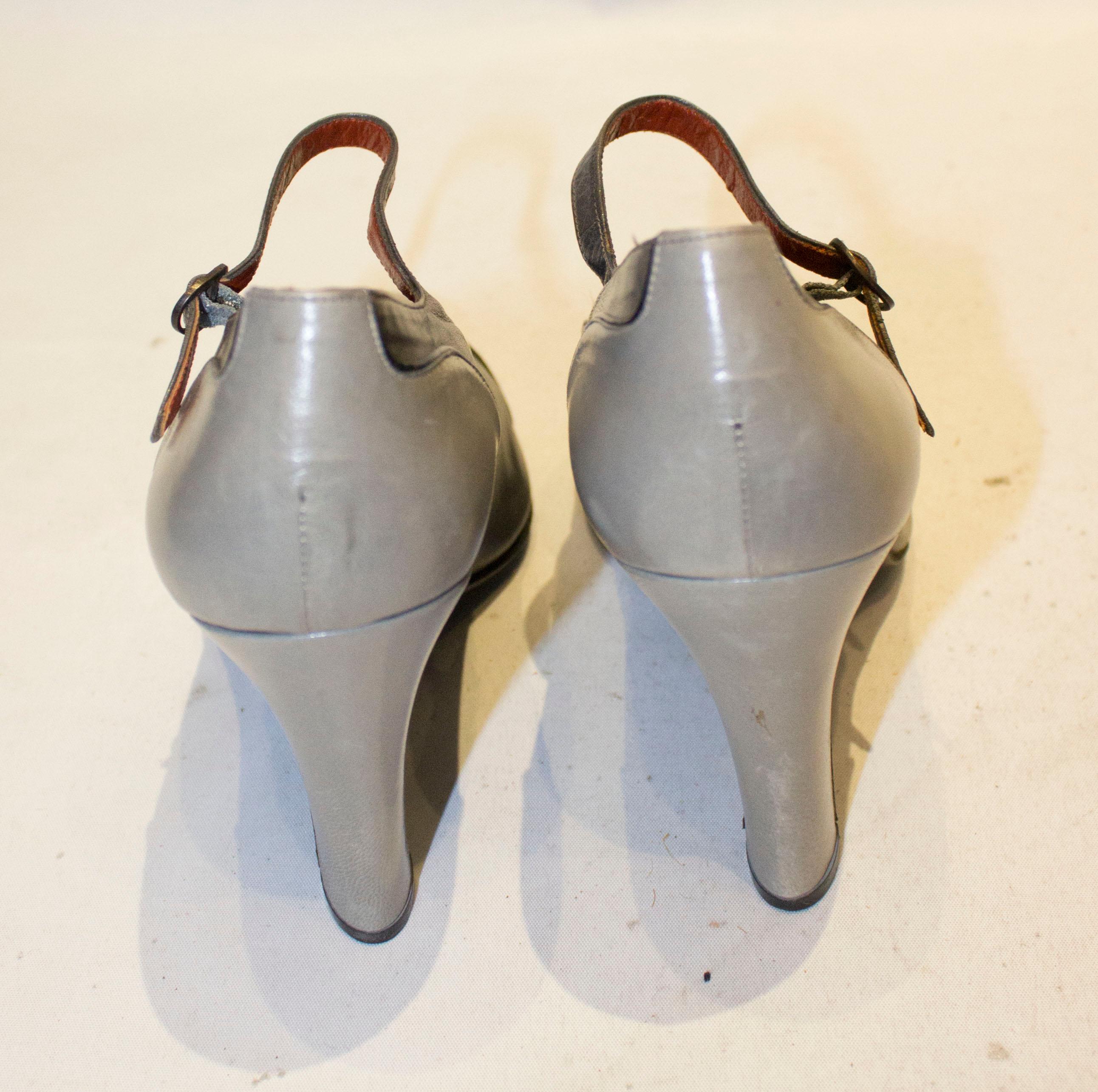 Vintage Yves Saint Laurent Paris Grey Leather Shoes In Good Condition In London, GB
