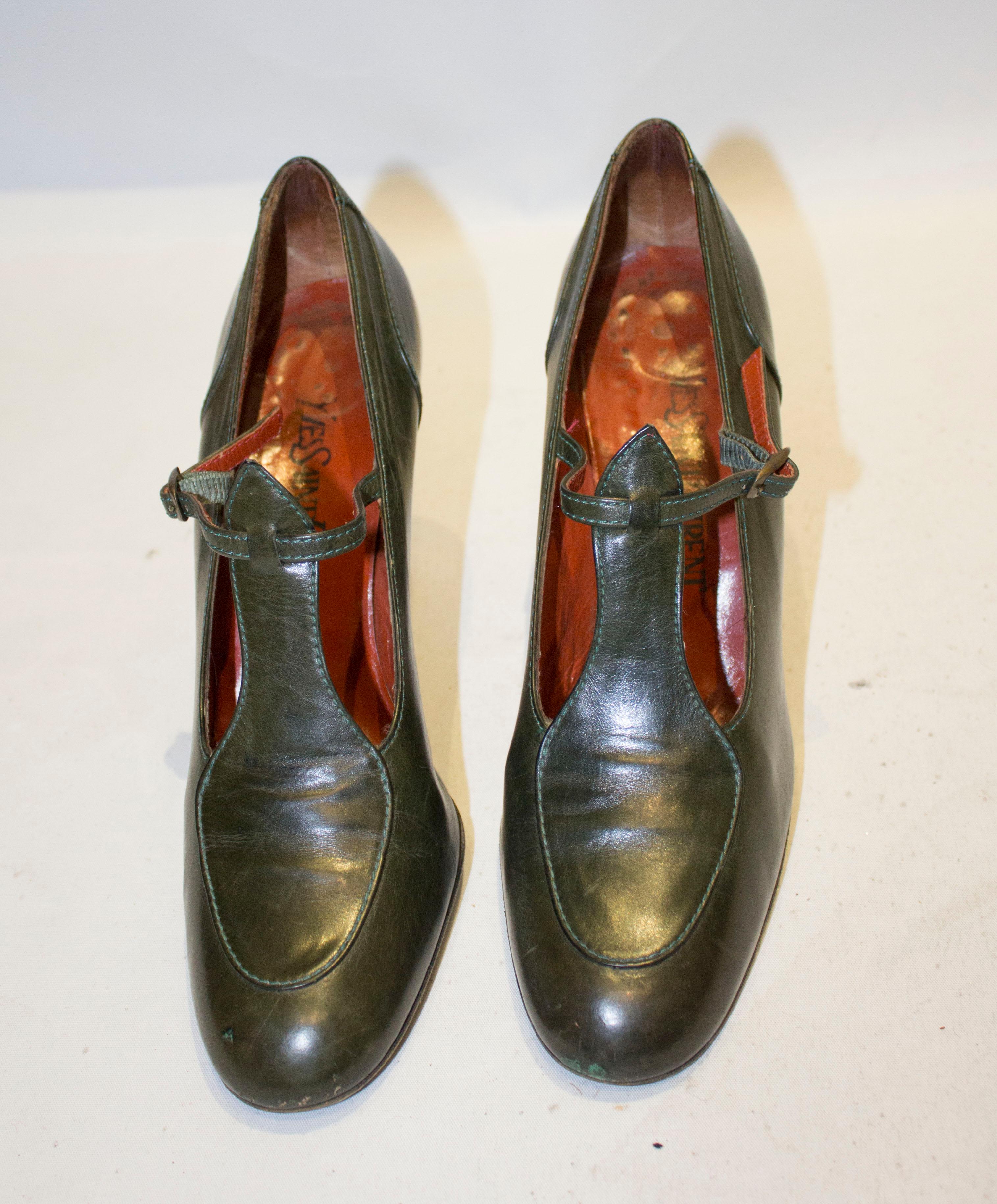 A lovely pair of vintage leather shoes by Yves Saint Laurent Paris. In an olive green colour the shoes have a 4'' heel, and are style 7521M, size US8.