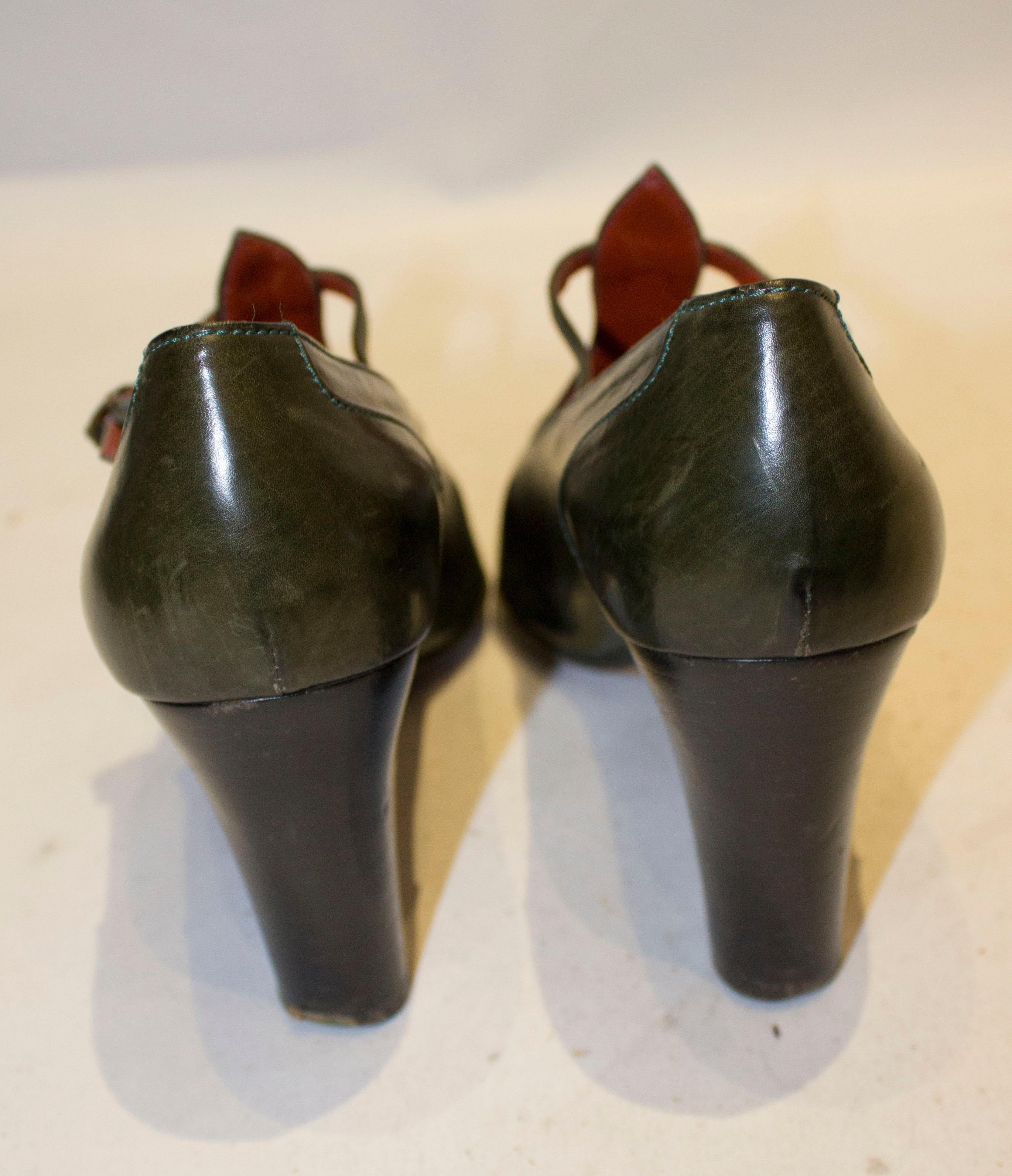 Vintage Yves Saint Laurent Paris Olive Green Leather Shoes In Good Condition In London, GB