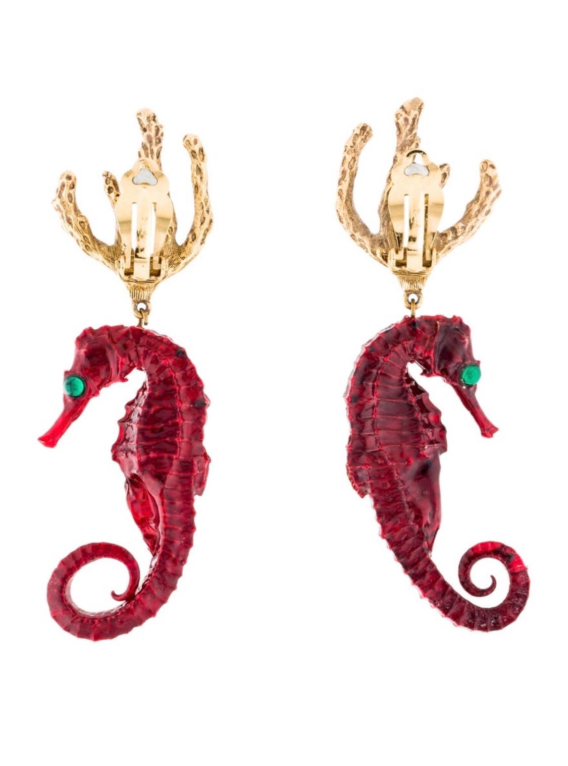 Boucles d'oreilles vintage Yves Saint Laurent en or rouge « Seahorse » YSL Excellent état - En vente à Boca Raton, FL