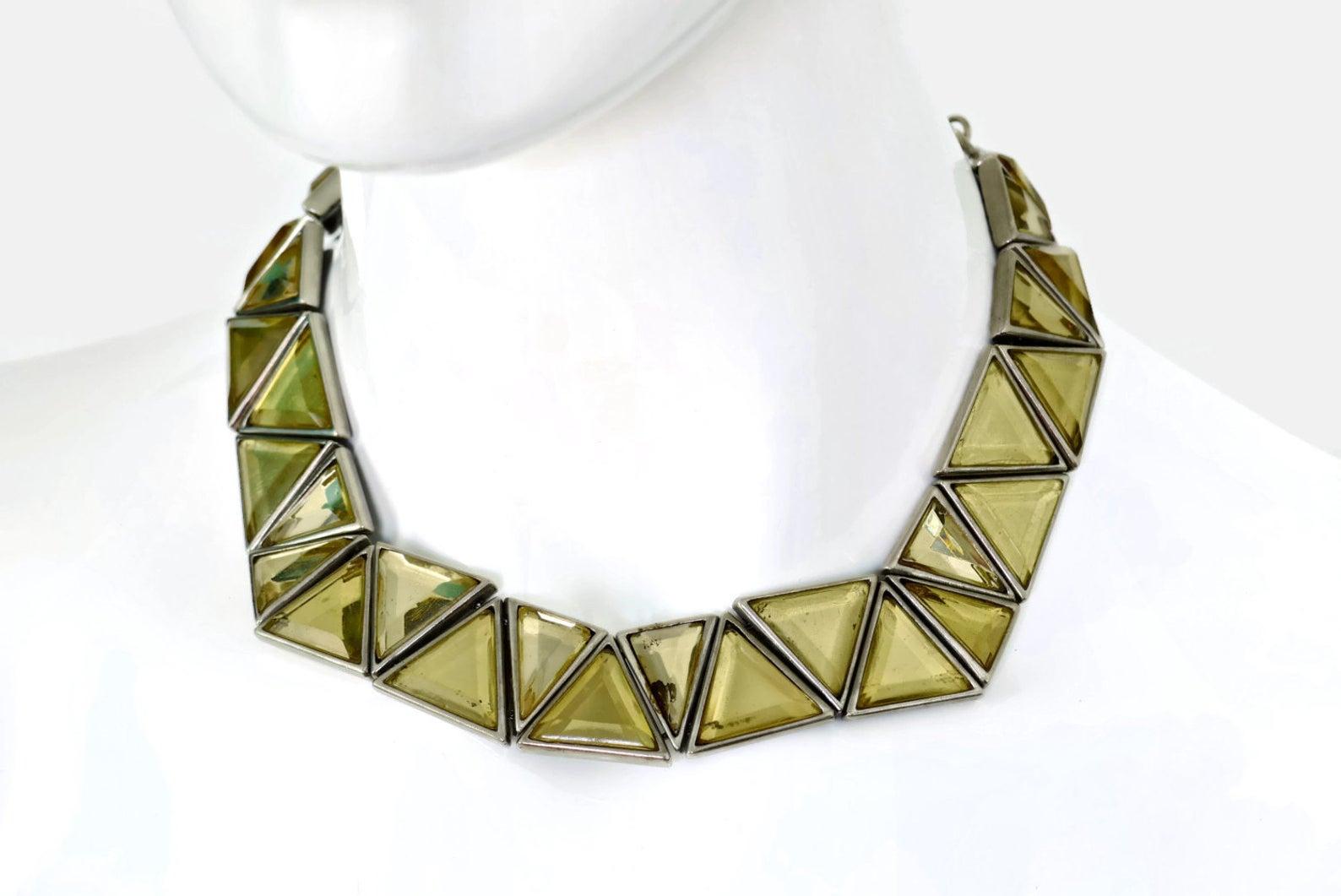 Vintage YVES SAINT LAURENT Resin Geometric Necklace by Robert Goossens

Measurement:
Height: 1 inch

Features:
- 100% Authentic YVES SAINT LAURENT.
- Geometric resin in yellow colour set on silver tone hardware.
- Adjustable spring lobster closure