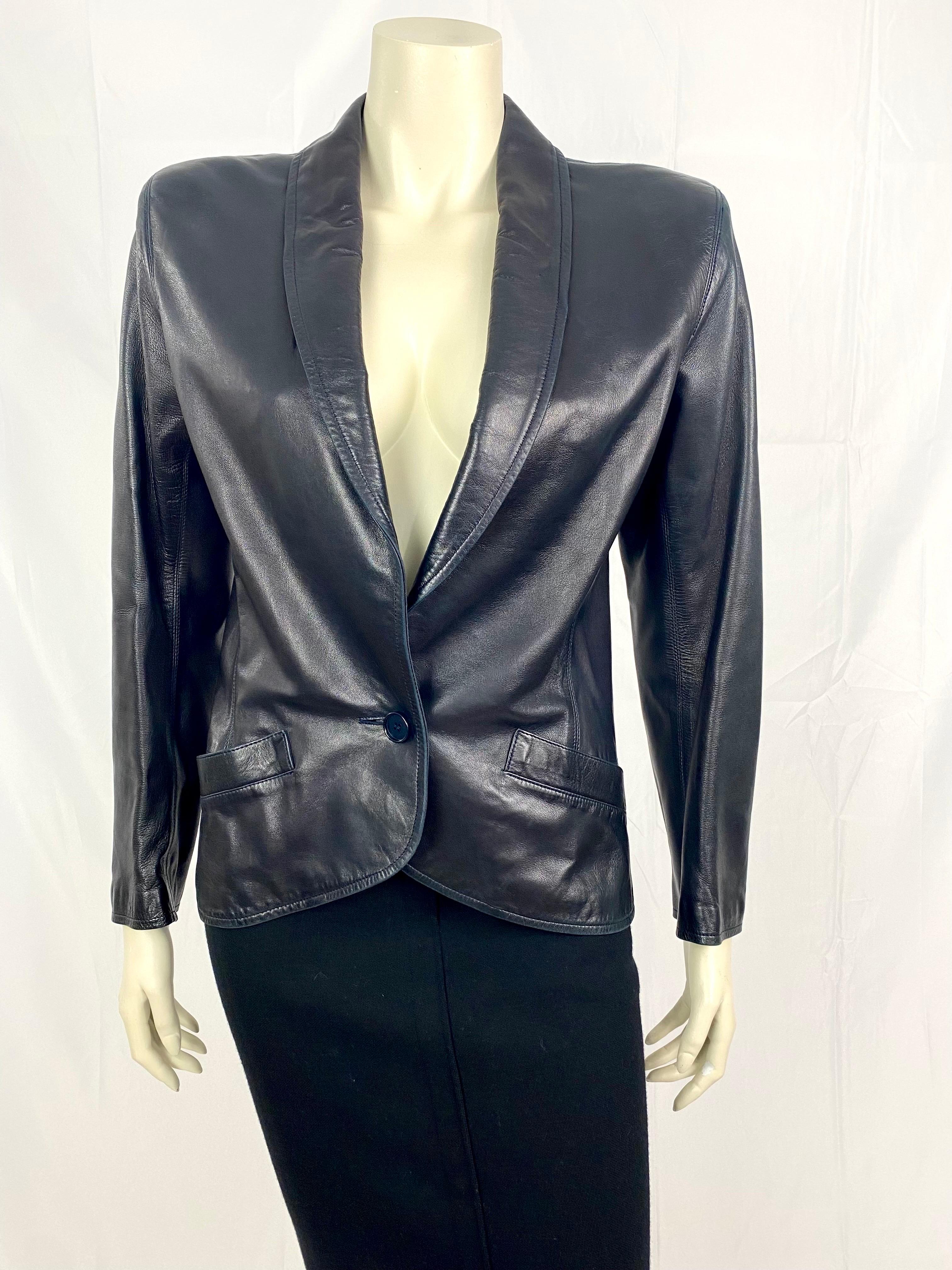 Vintage navy blue lambskin leather blazer by Yves Saint Laurent Rive Gauche from the 1970s.
Slightly fitted, nice long and thin collar.
closes with a single button.
raglan pockets.
Size 42
Shoulders 44cm
Chest width 50cm
Size 44cm
Hips 46cm
Length
