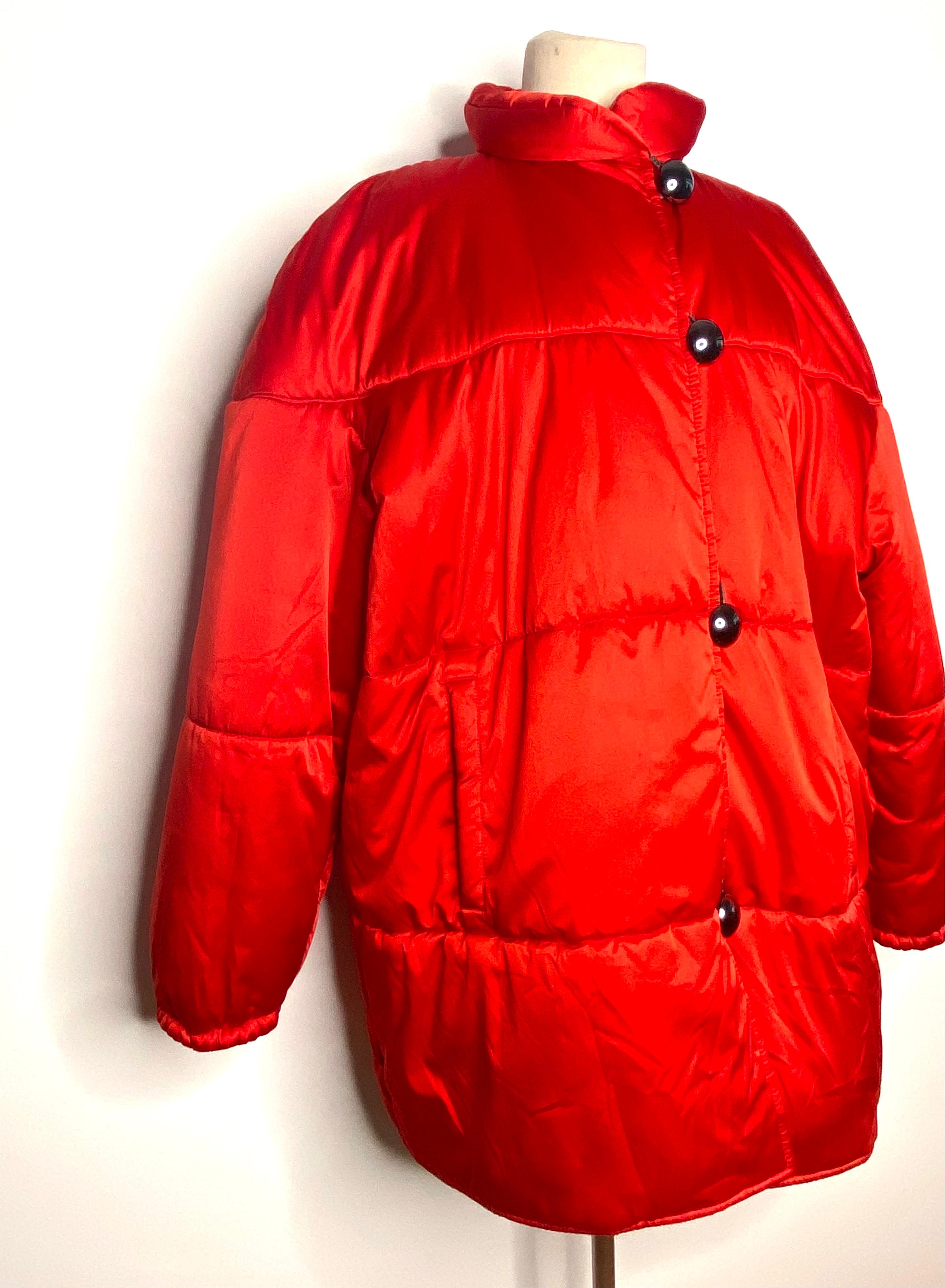 Rouge Vintage Yves saint Laurent Rive gauche long down jacket des années 1980 en vente