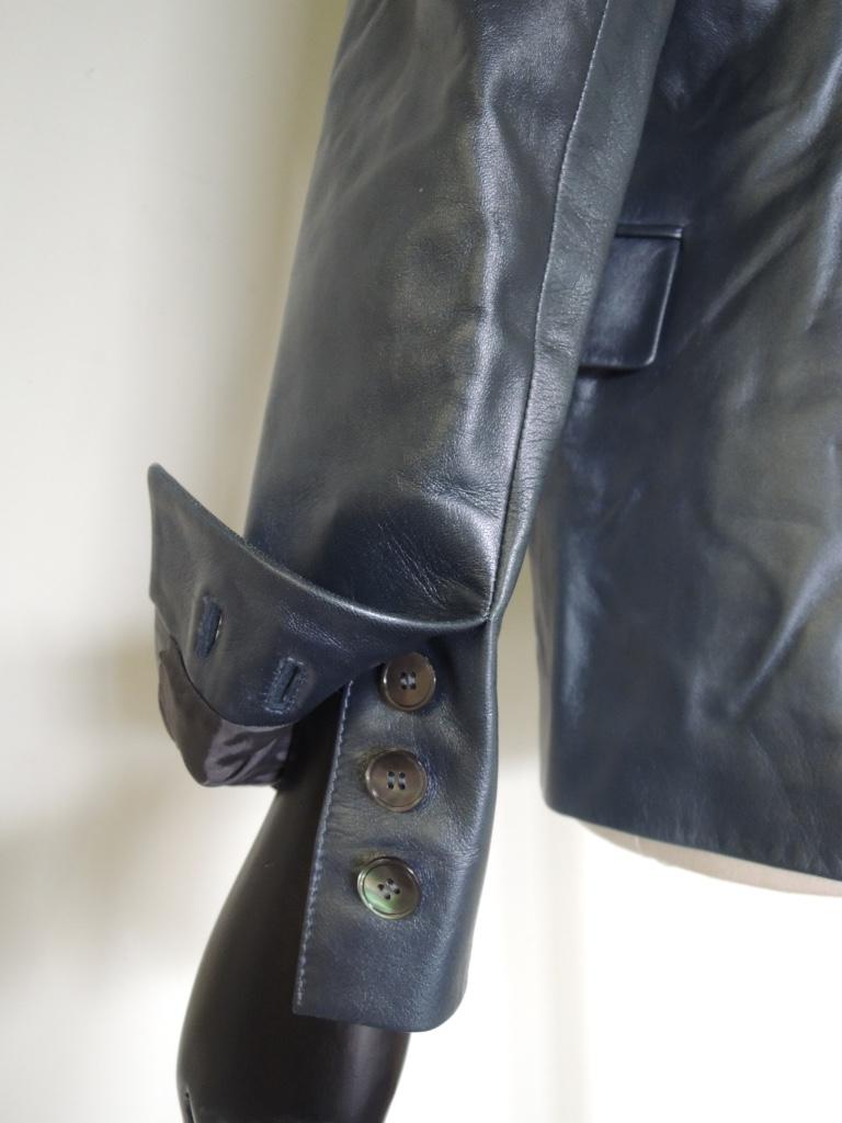 Veste blazer vintage Yves Saint Laurent Rive Gauche en cuir bleu métallisé en vente 1