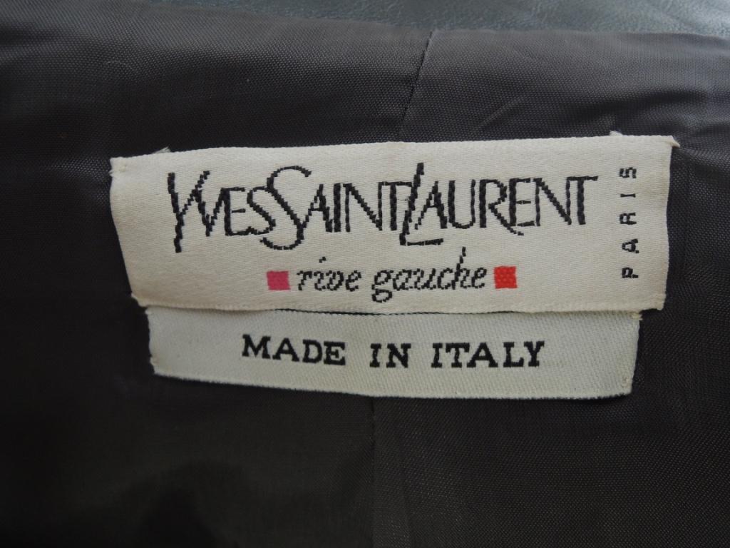 Veste blazer vintage Yves Saint Laurent Rive Gauche en cuir bleu métallisé en vente 2
