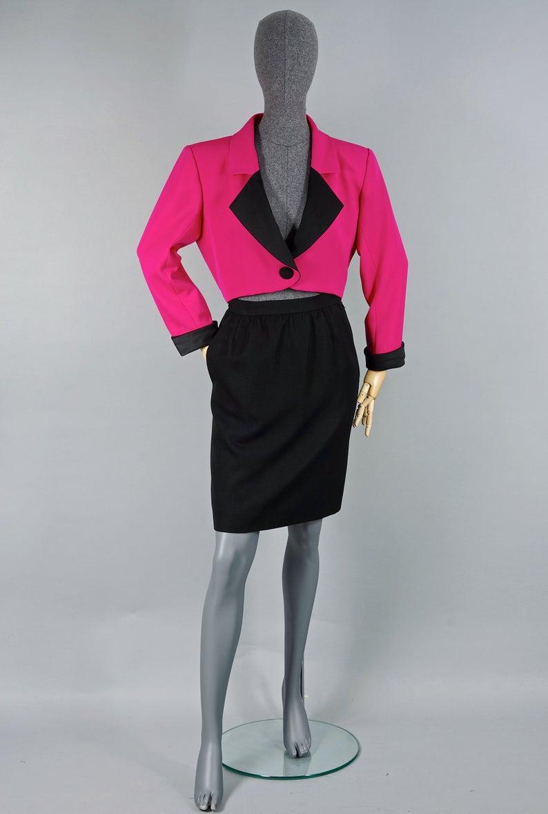 Vintage YVES SAINT LAURENT Rive Gauche Spencer Jacke Rock Smoking Anzug, Vintage (Pink) im Angebot