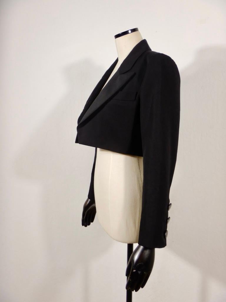 Back Yves Saint Laurent Rive Gauche cropped tuxedo-style jacket.
Open front. Satin tuxedo lapels. 3-button cuffs.
Fitted shape.
Virgin wool.
Lined in acetate.
Tagged a size 36.

The measurements are as follows:
The shoulders measure 18 inches seam