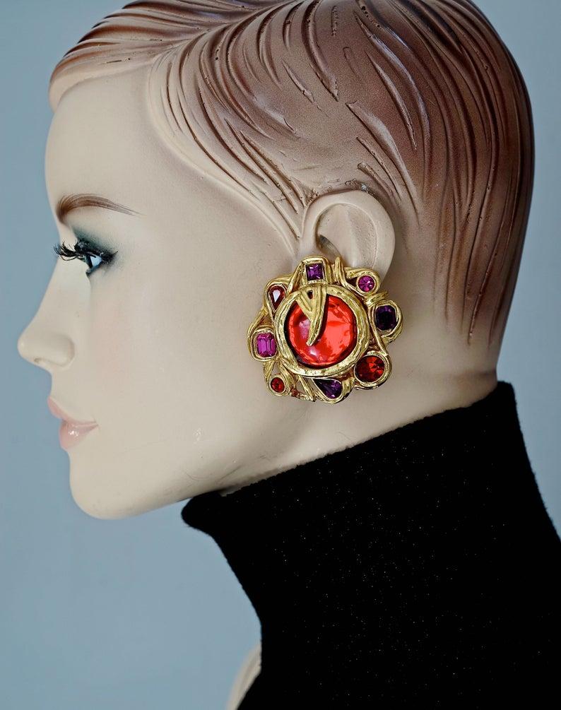Vintage YVES SAINT LAURENT Robert Goossens Ruby Rhinestone Massive Flower Earrings

Measurements:
Height: 2.16 inches (5.5 cms)
Width: 2.16 inches (5.5 cms)

Features:
- 100% Authentic YVES SAINT LAURENT.
- Faceted ruby, rose and amethyst