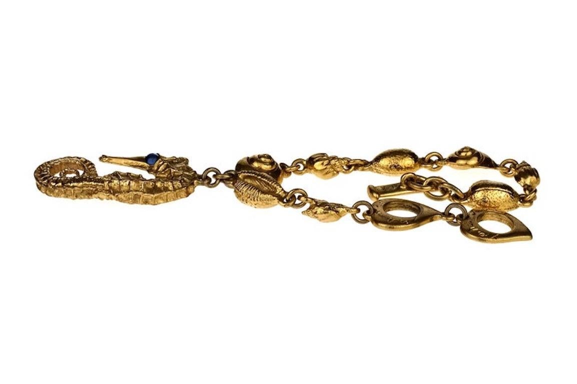 Vintage YVES SAINT LAURENT Seahorse Charm Sea Shells Bracelet

Measurements:
Seahorse: 1.96 inches (5 cm)
Wearable Length: 7.48 inches until 8.46 inches (19 cm and 21.5 cm)

Features:
- 100% Authentic YVES SAINT LAURENT.
- Textured seahorse charm