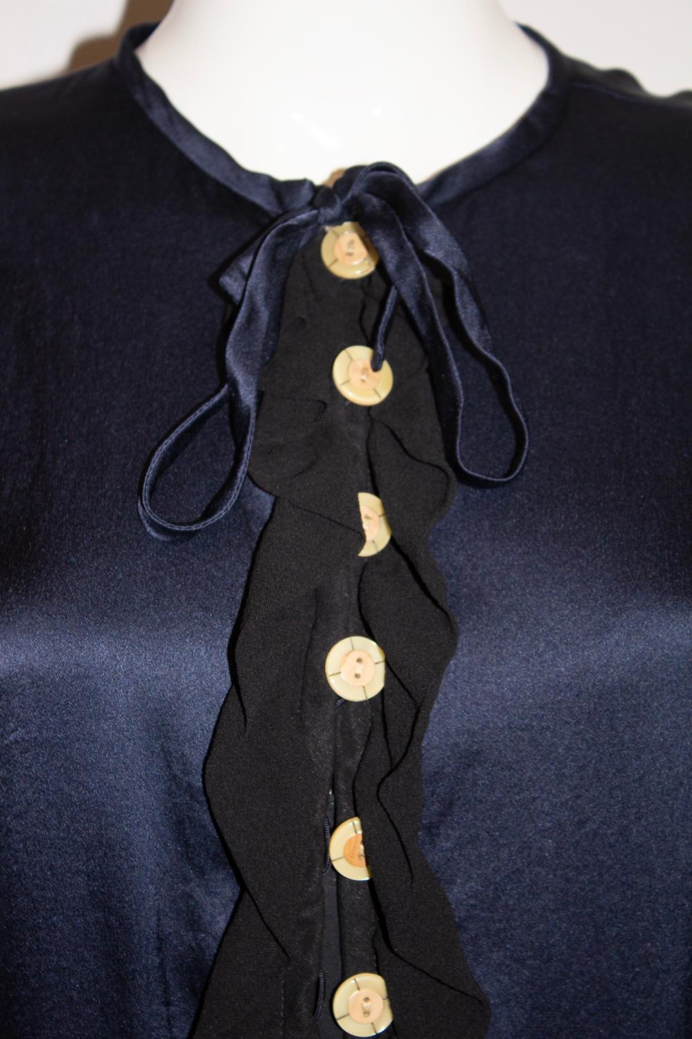 Camicetta vintage in seta di Yves Saint Laurent con dettagli a balze in vendita 5