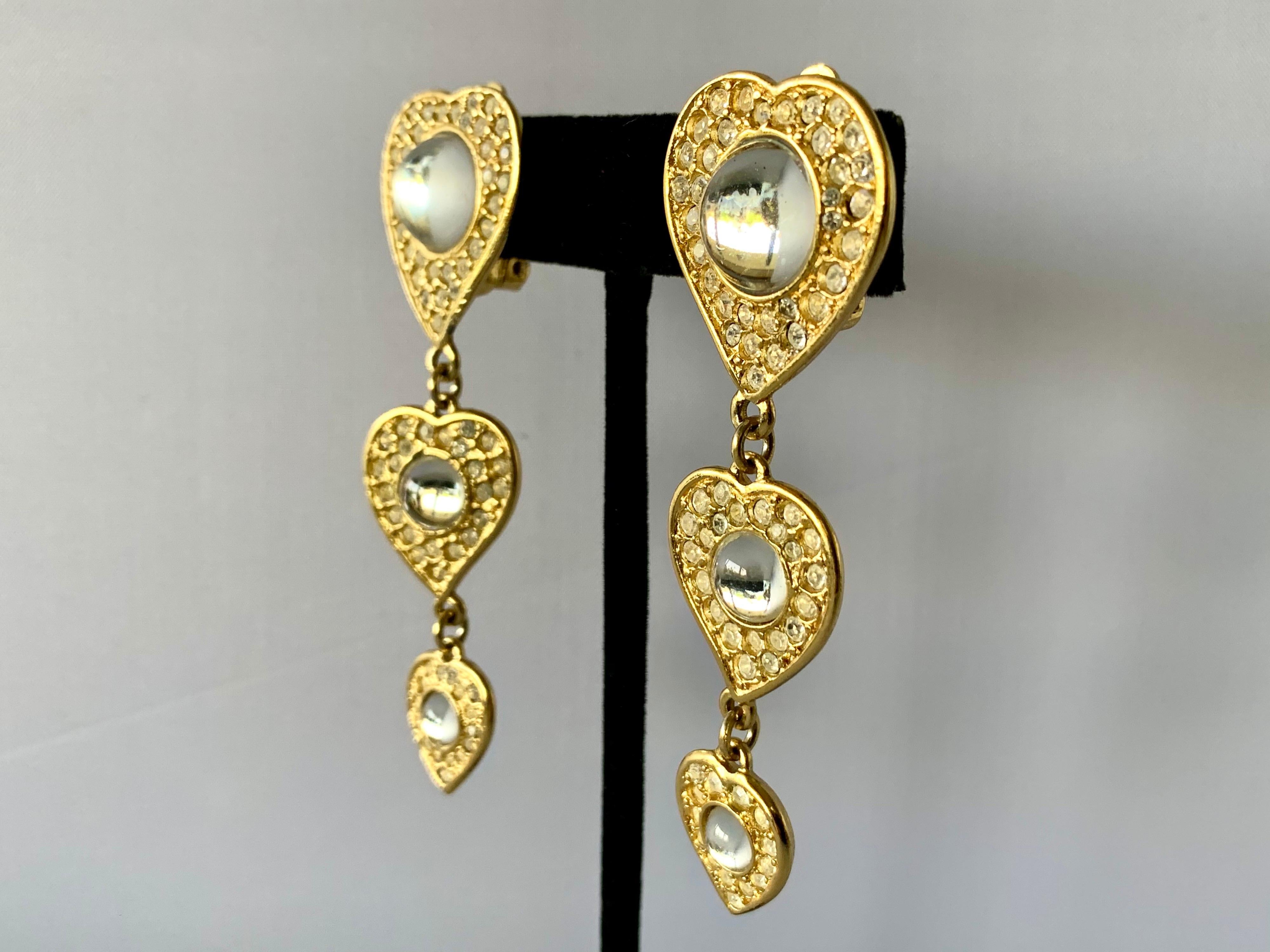 Vintage clip-on heart statement earrings comprised out of 