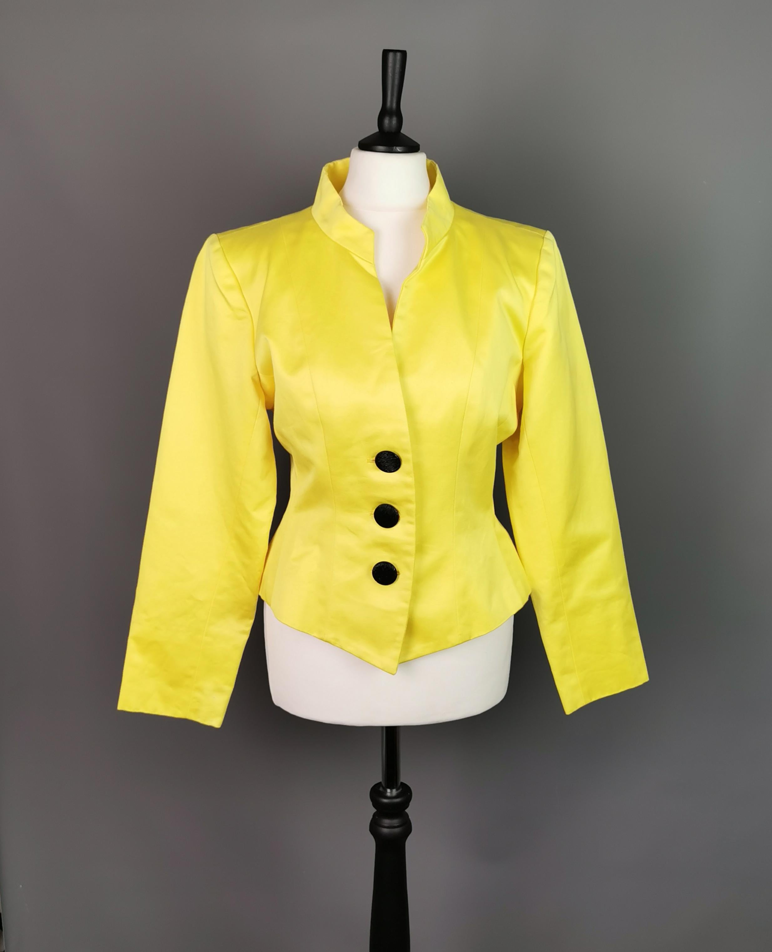 A truly stunning vintage 1980s Yves Saint Laurent rive gauche yellow blazer.

It is a peplum waist blazer, very figure flattering with gorgeous contrast black textured plastic buttons.

It has a mandarin style colour and boxy shoulders, a real