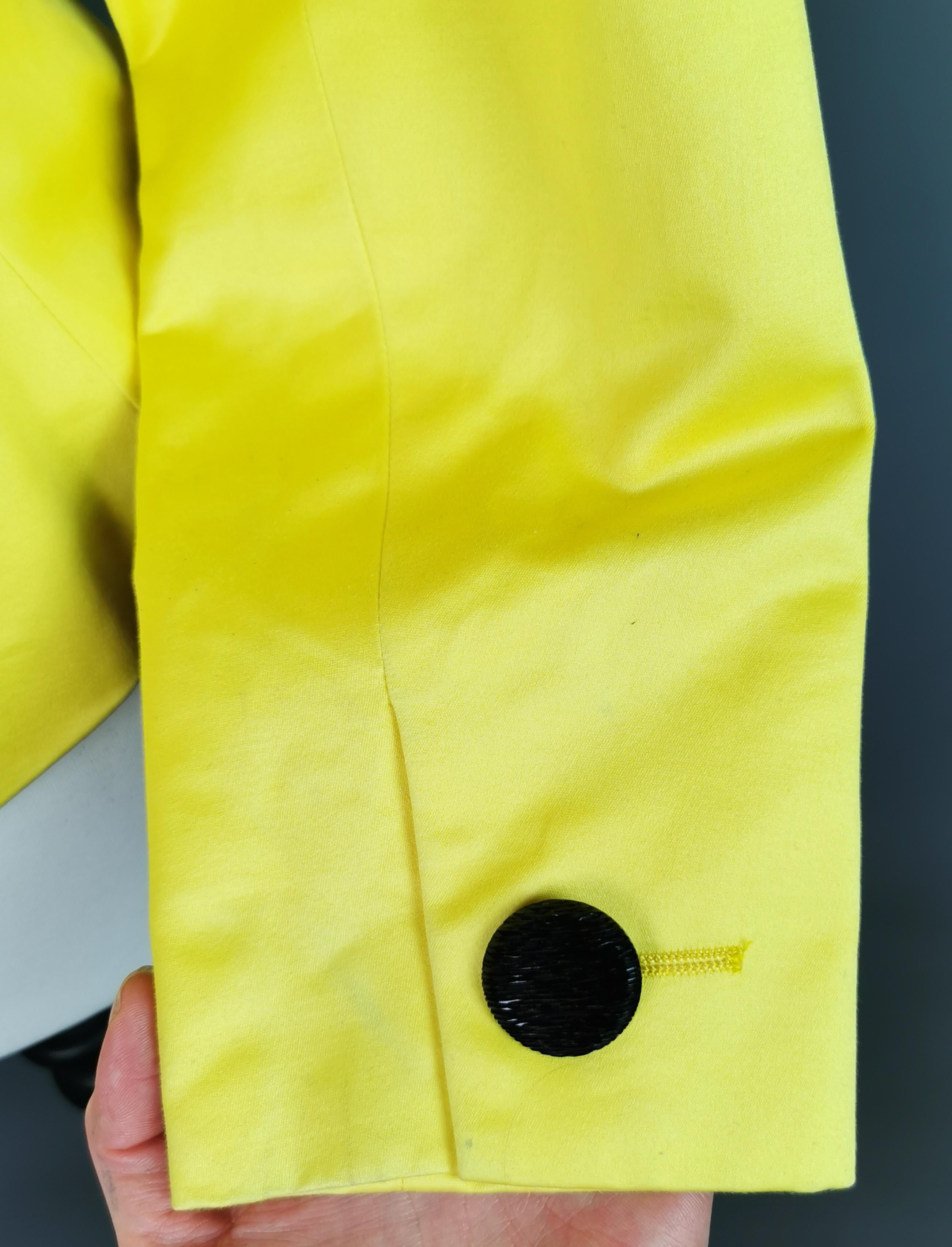 Gelber Yves Saint Laurent-Blazer mit Schößchen an der Taille, 1980er Jahre  im Angebot 1